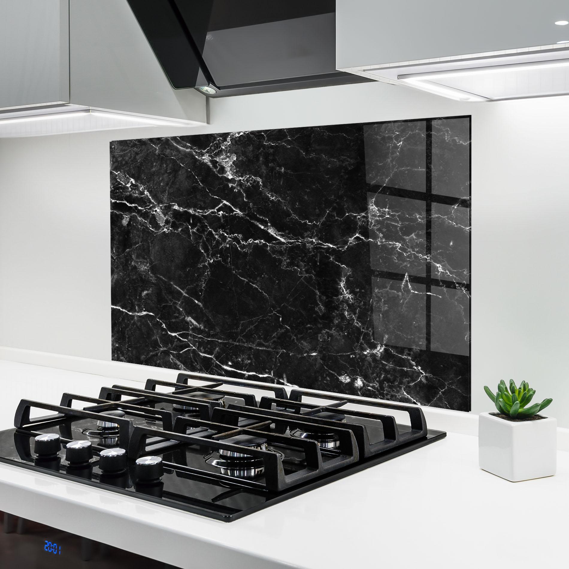 Стъклен панел за кухня Black White Marble mockup 6