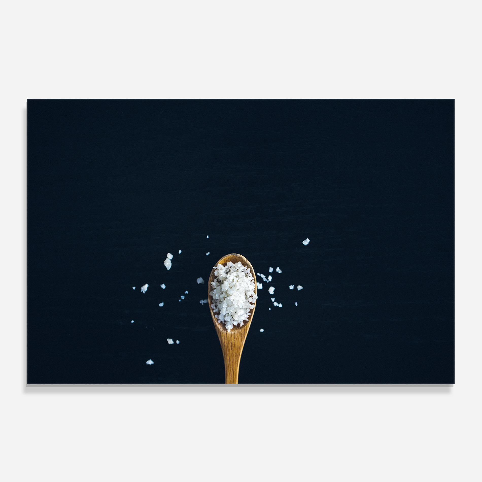 Стъклен панел за кухня Salt On Black mockup 0