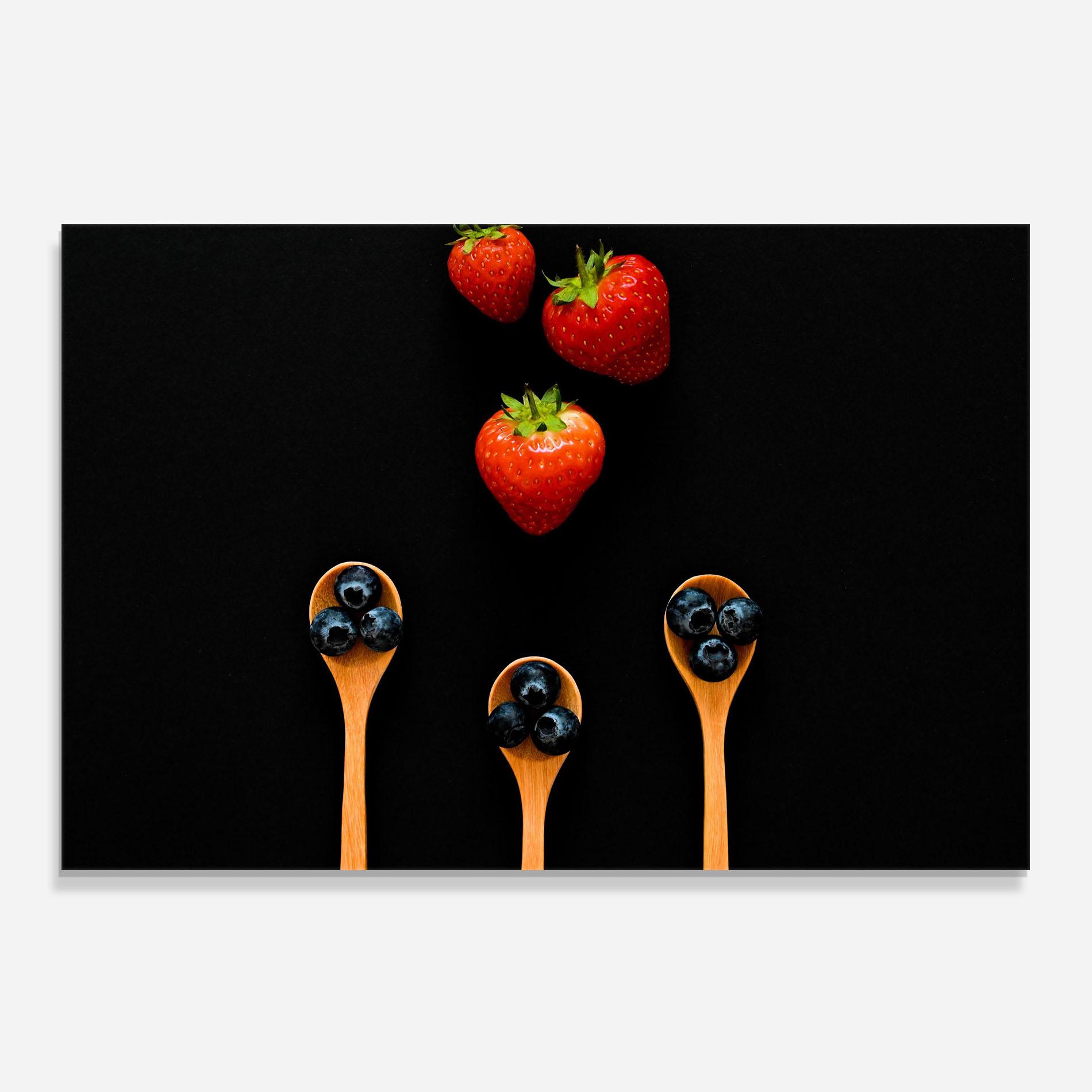 Стъклен панел за кухня Strawberries And Blueberries mockup 0