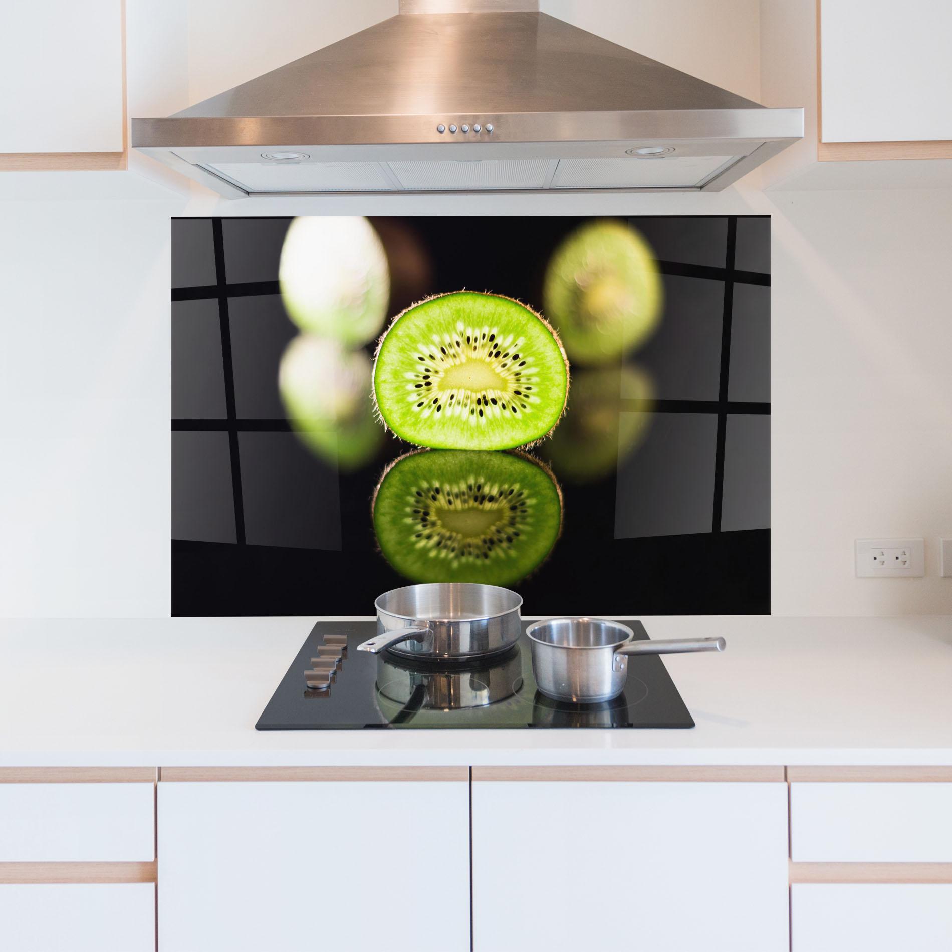 Стъклен панел за кухня Light On Kiwi Slice mockup 5