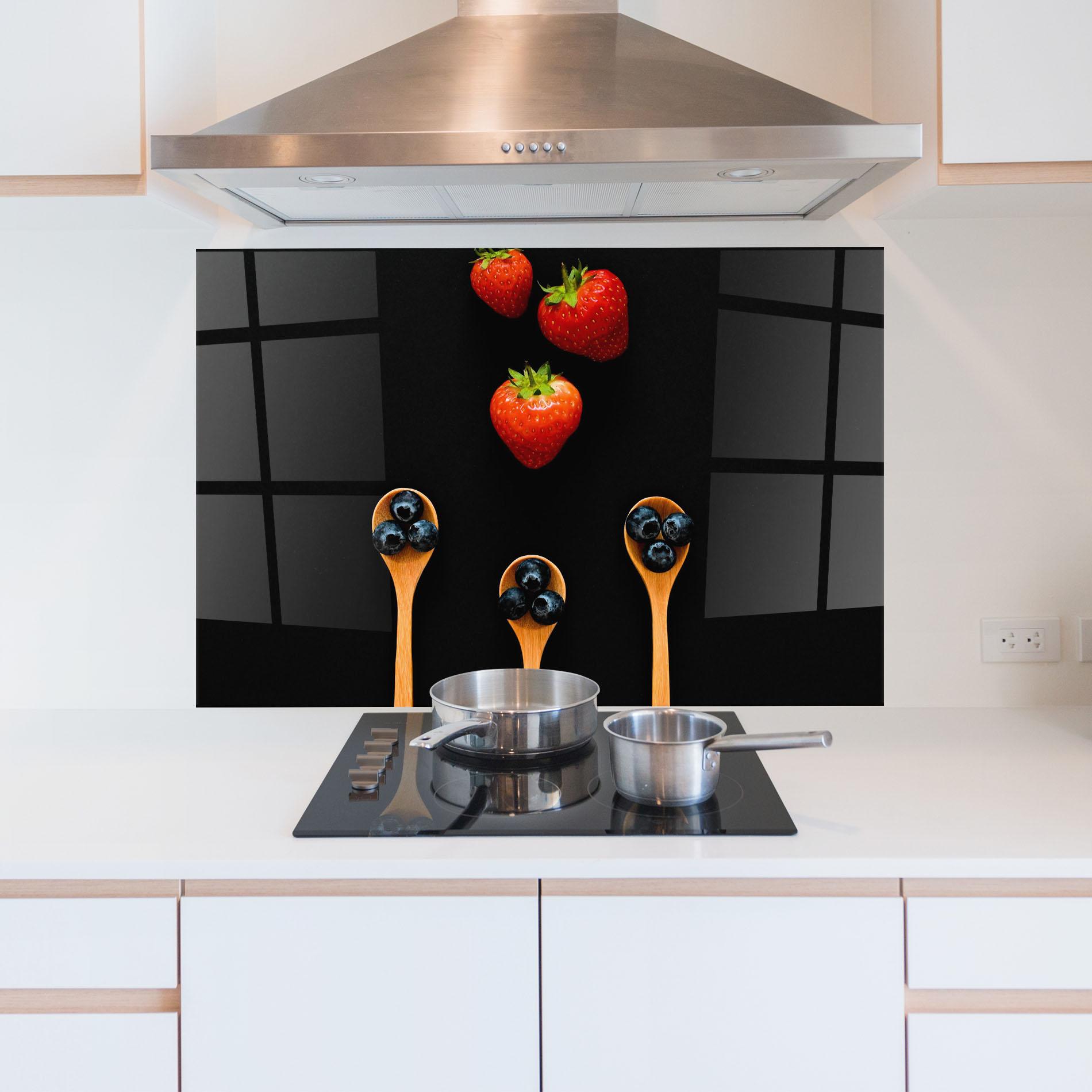 Стъклен панел за кухня Strawberries And Blueberries mockup 5