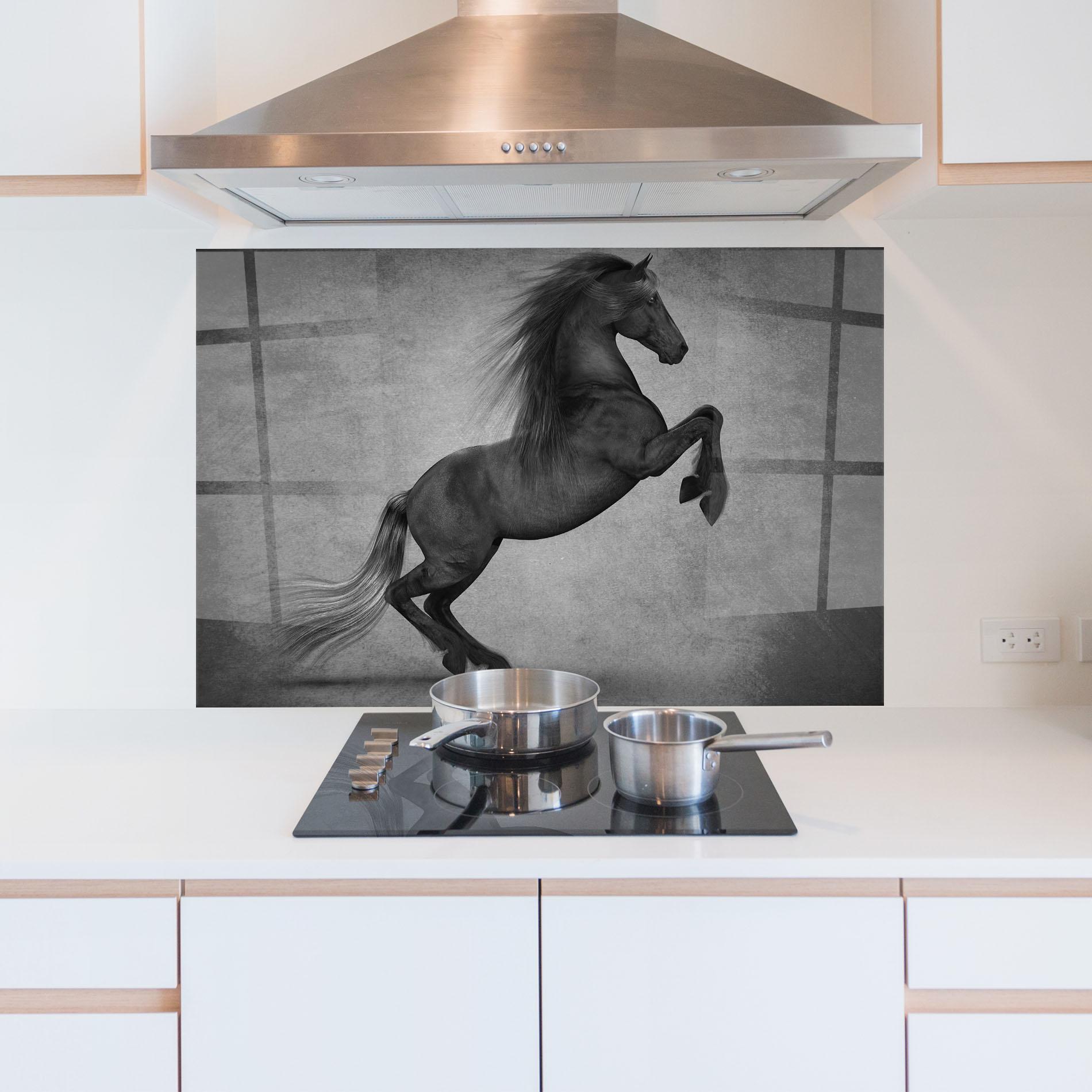 Стъклен панел за кухня Black Horse Jumping mockup 5