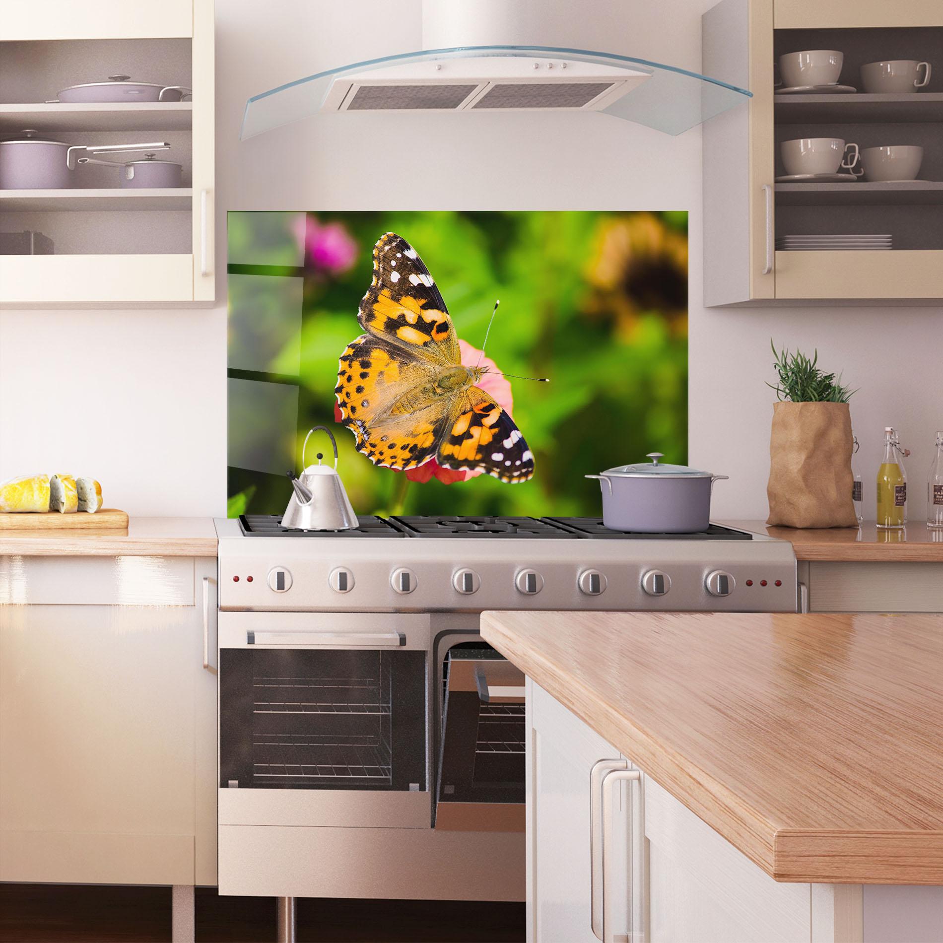 Стъклен панел за кухня Butterfly On Flower mockup 1