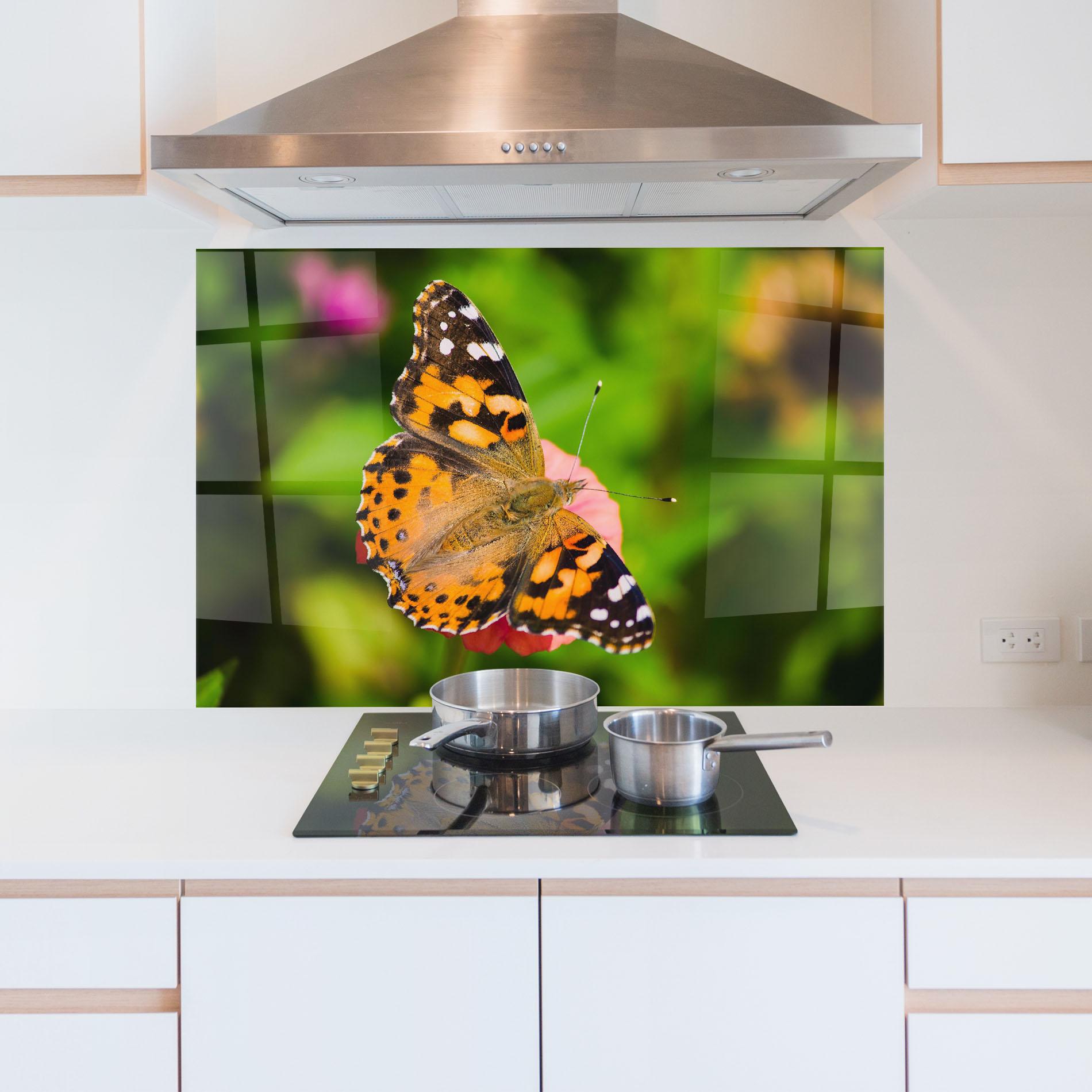 Стъклен панел за кухня Butterfly On Flower mockup 5