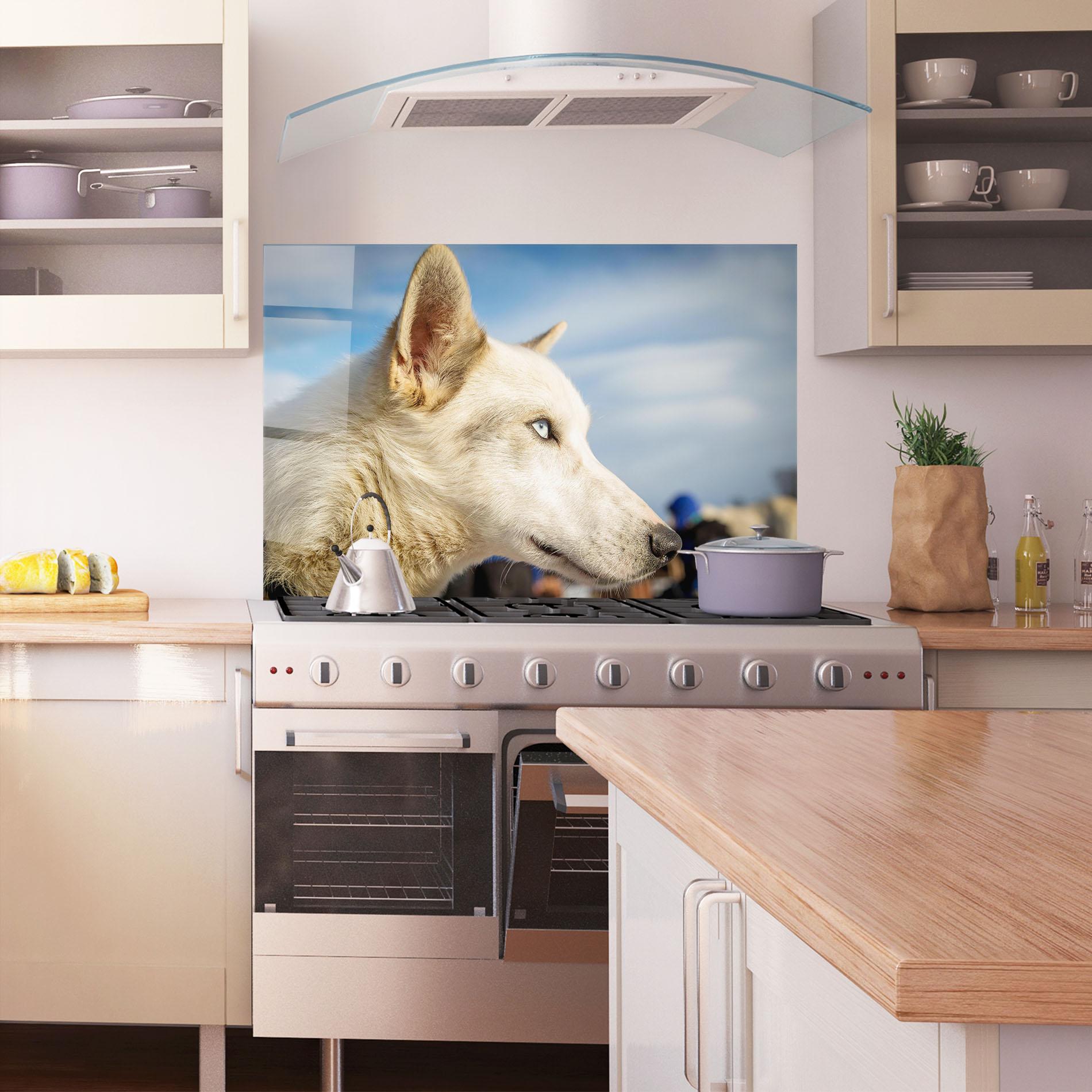 Стъклен панел за кухня White Wolf Looking mockup 1