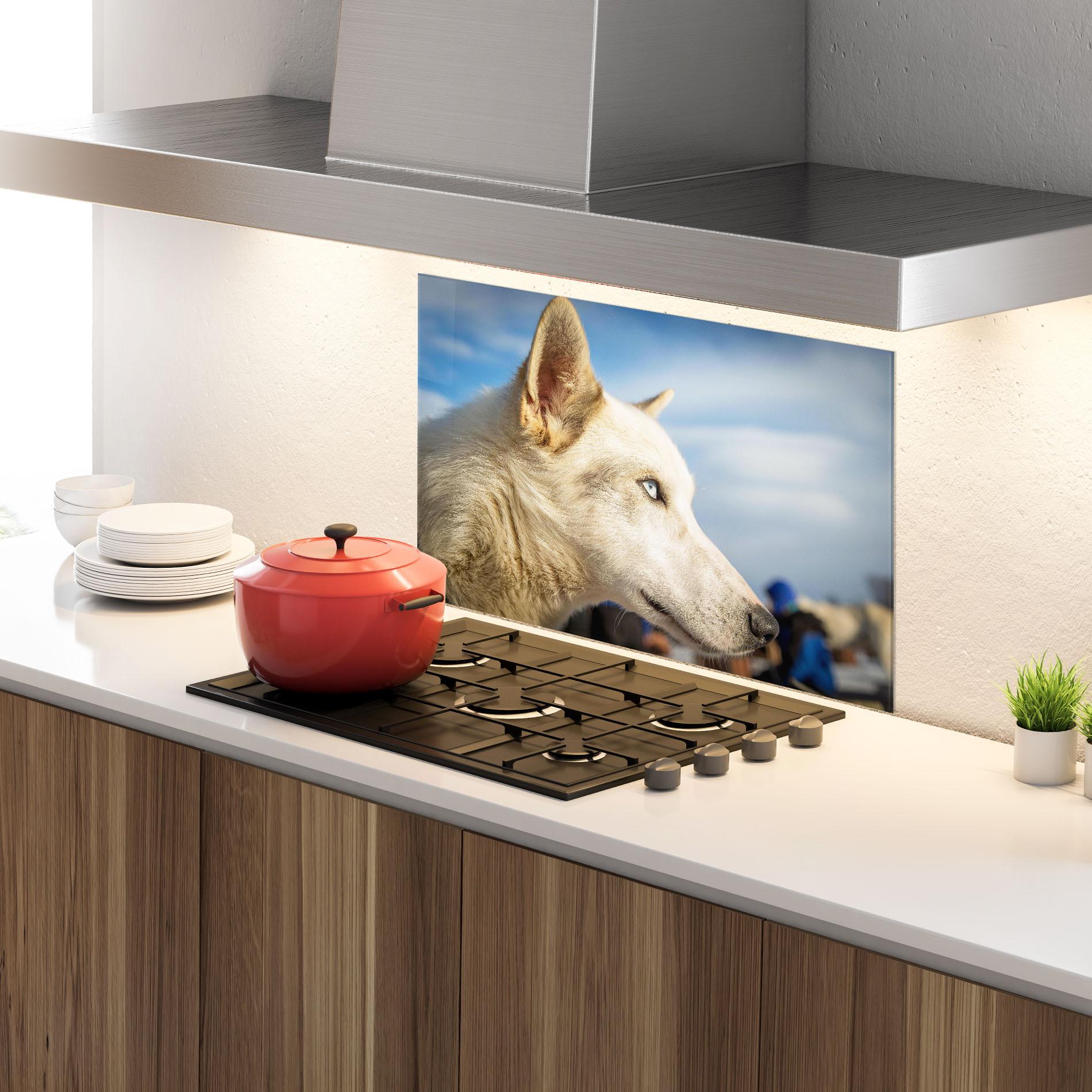 Стъклен панел за кухня White Wolf Looking mockup 4