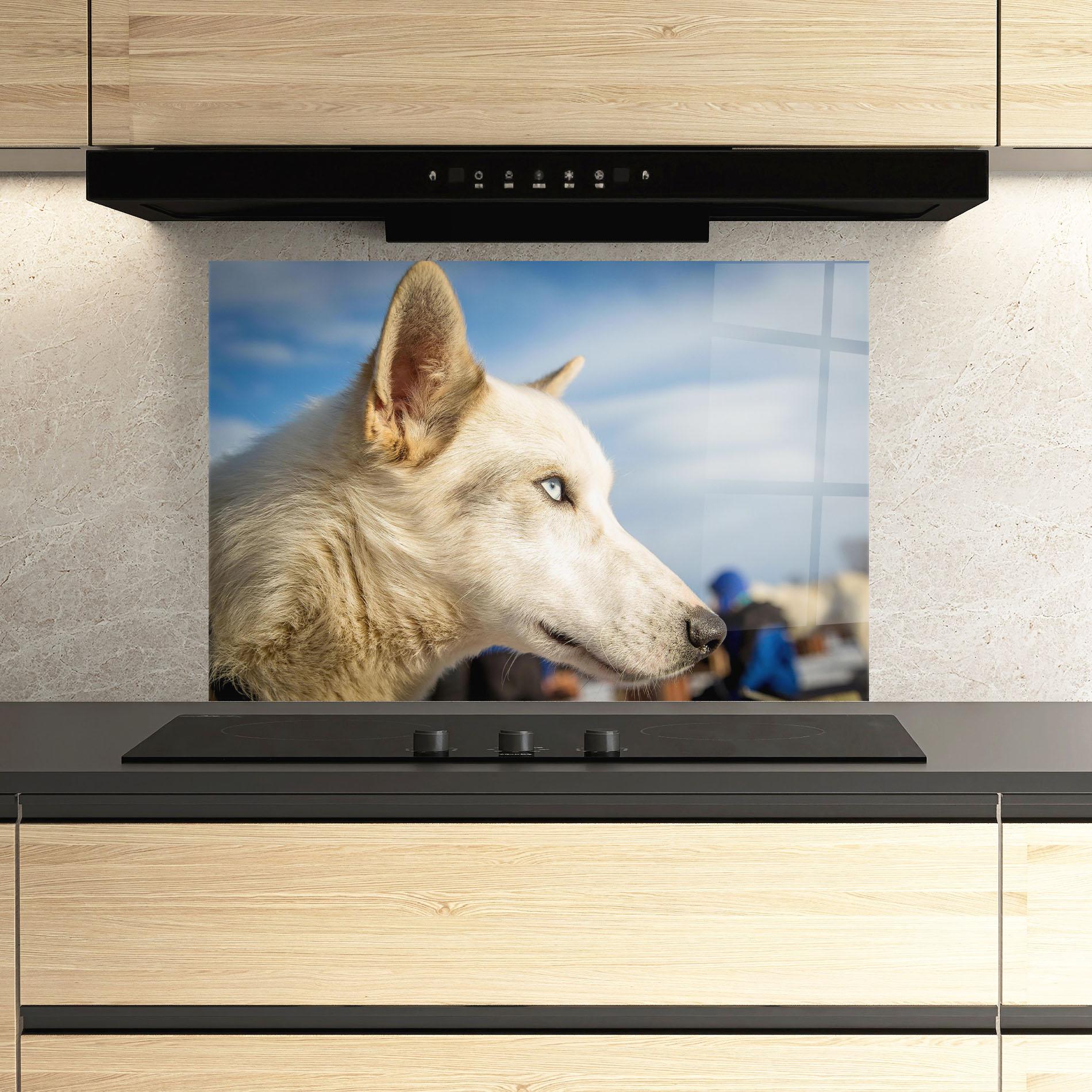 Стъклен панел за кухня White Wolf Looking mockup 3