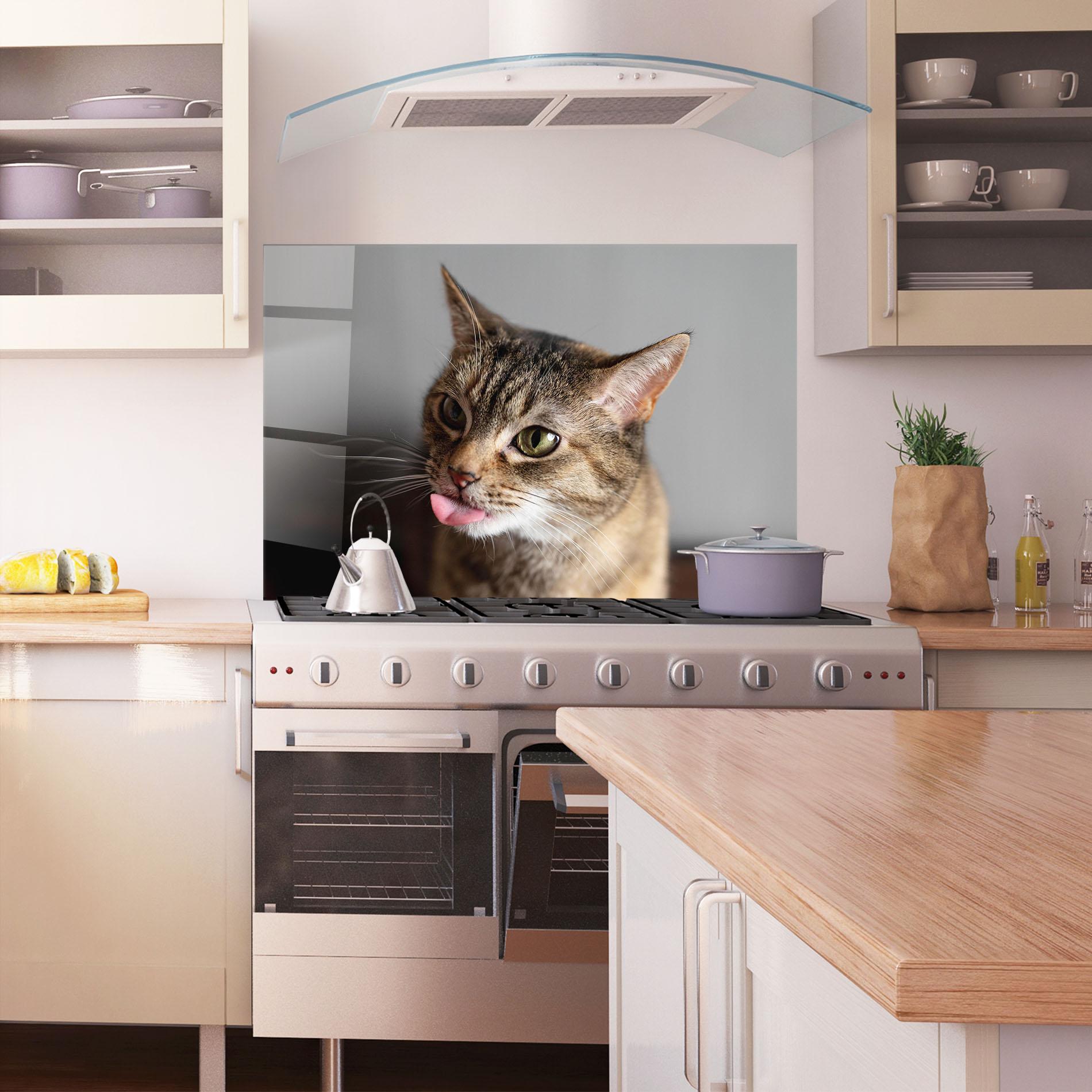 Стъклен панел за кухня Brown Green Eyes Cat mockup 1