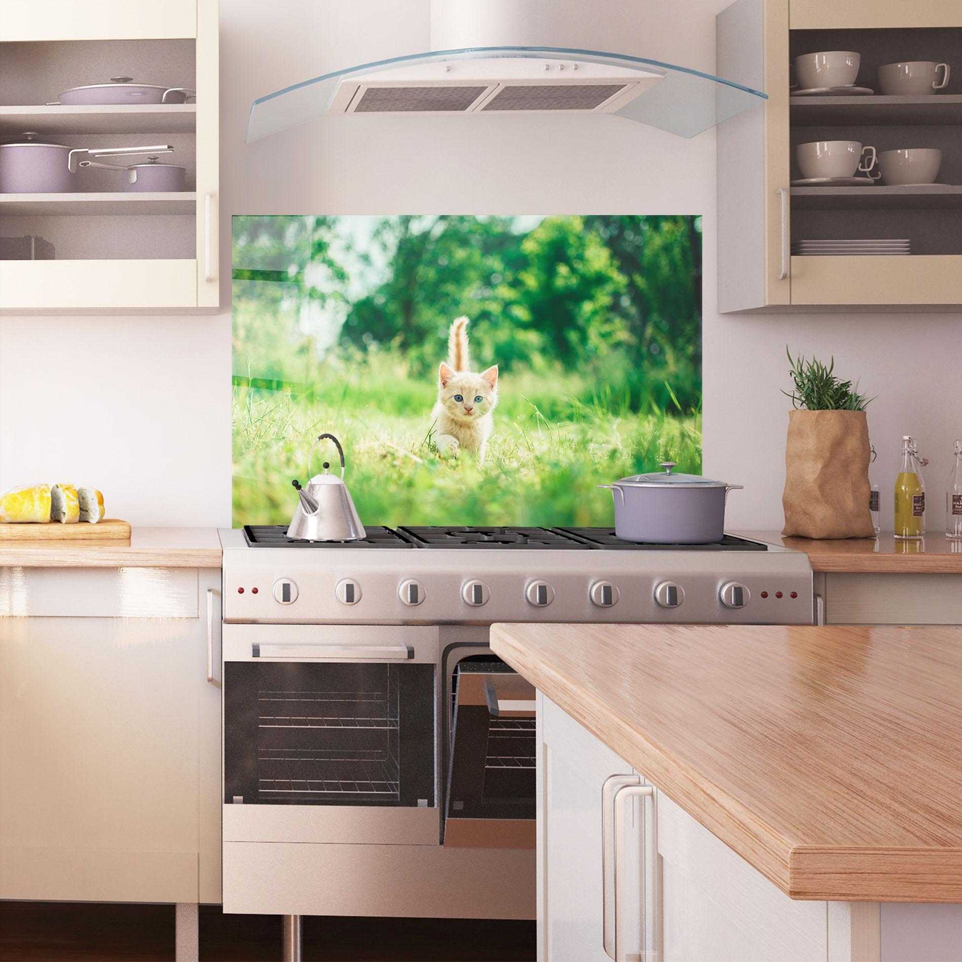 Стъклен панел за кухня Little Cute Cat mockup 1