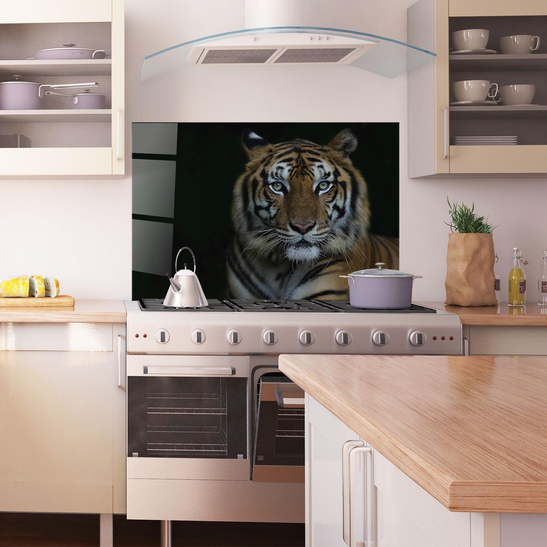 Стъклен панел за кухня Close Up Tiger mockup 1