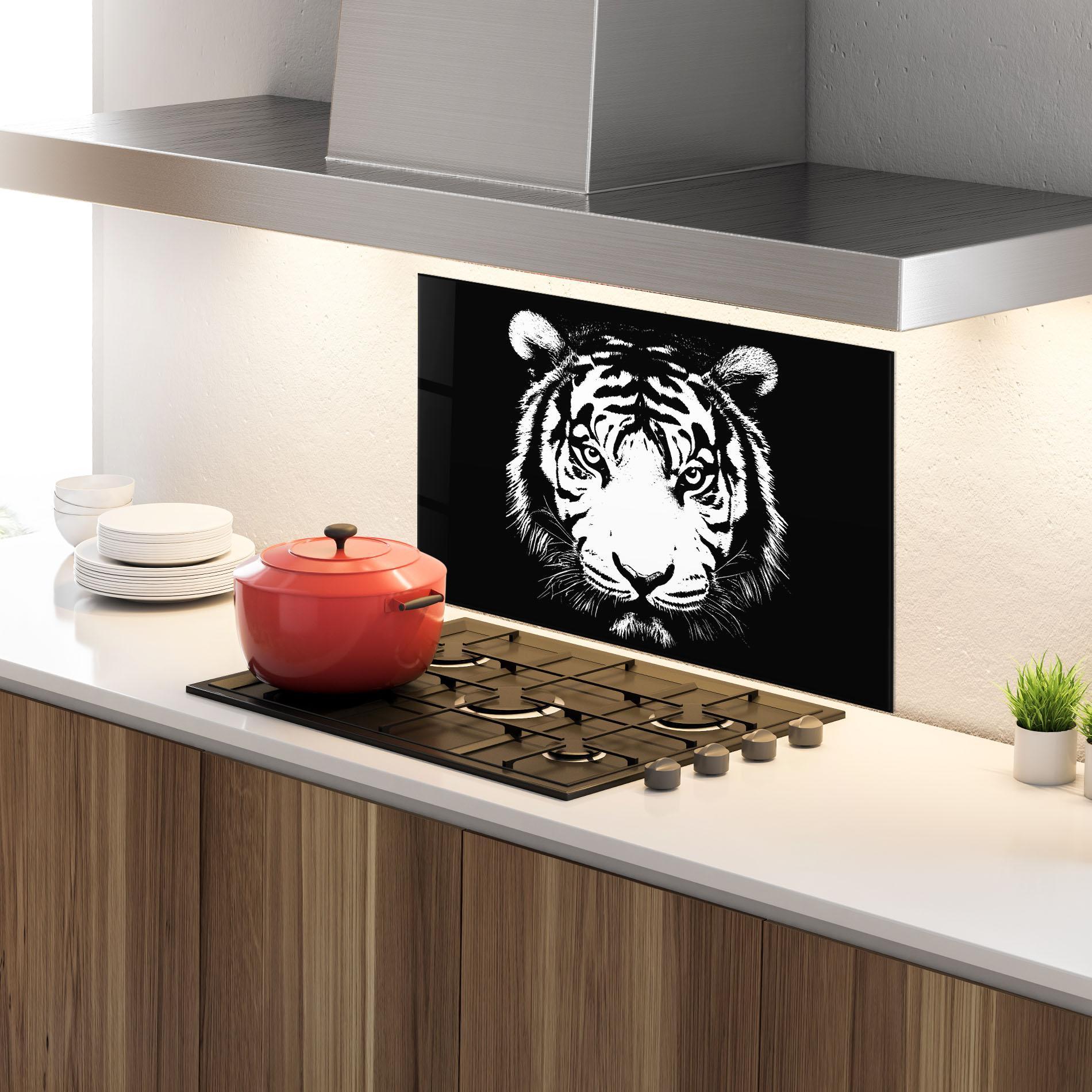 Стъклен панел за кухня White Head Tiger mockup 4