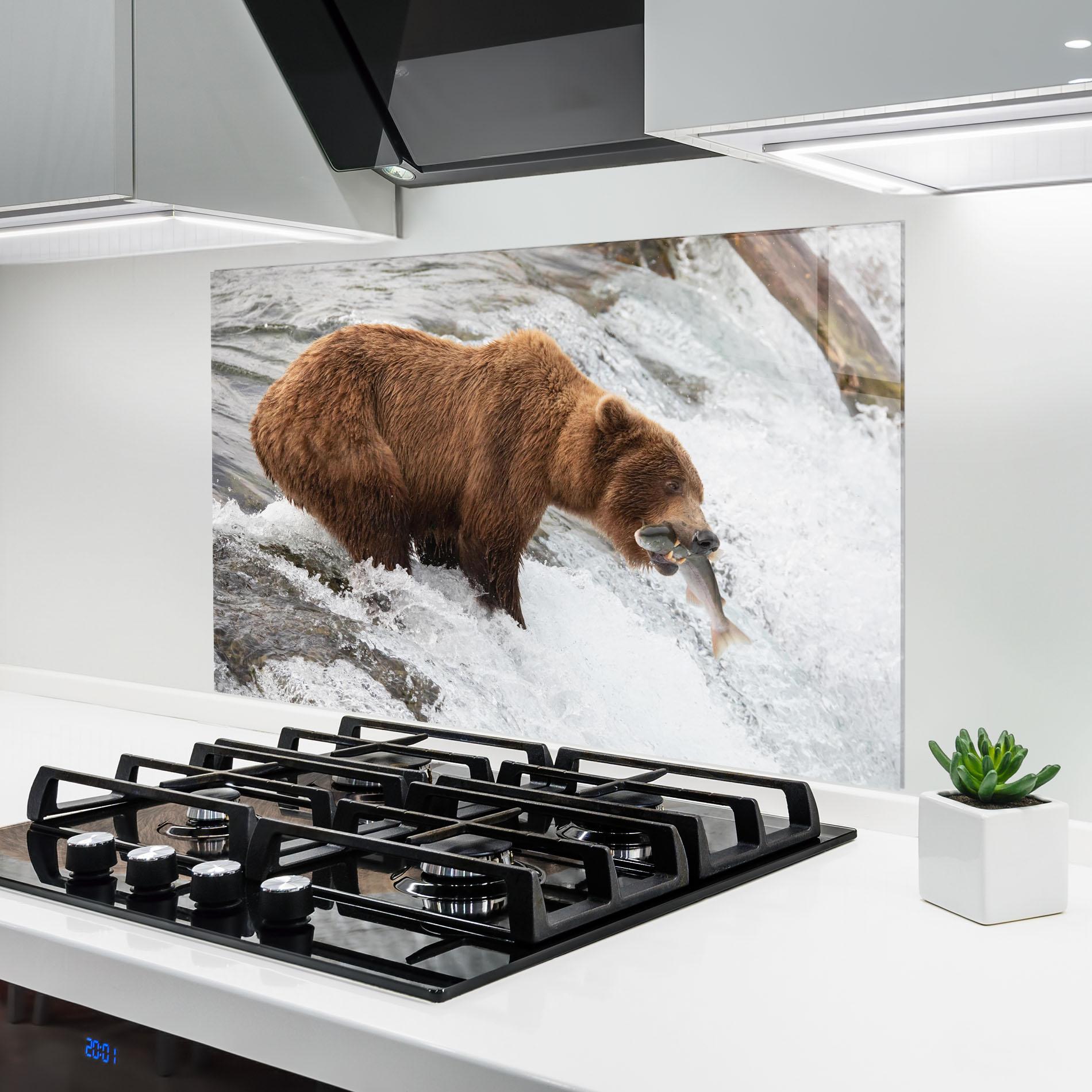 Стъклен панел за кухня Bear Hunting mockup 6