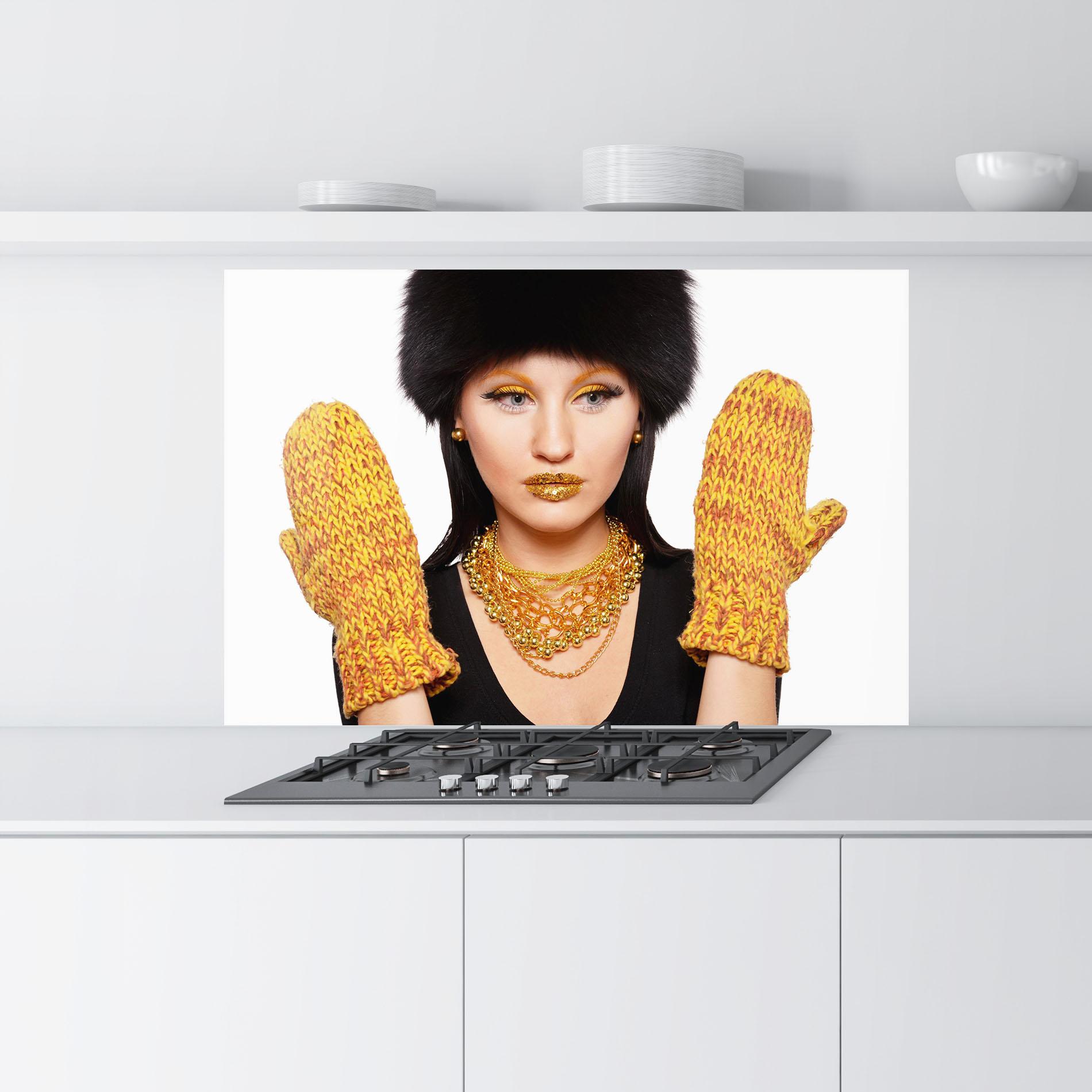 Стъклен панел за кухня Iteresting Gold Accessories mockup 9