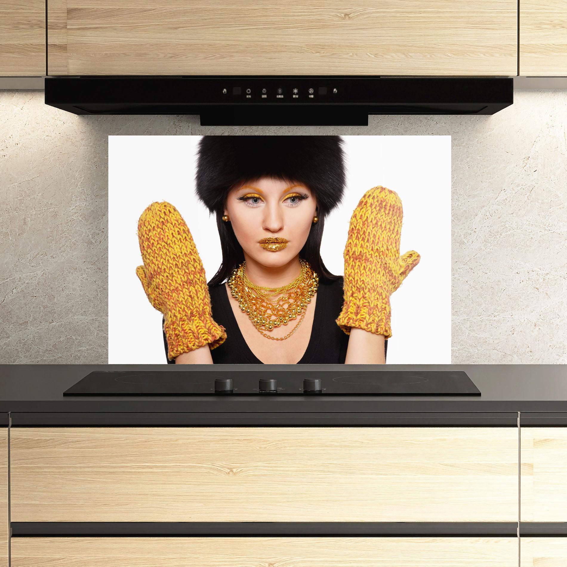 Стъклен панел за кухня Iteresting Gold Accessories mockup 3