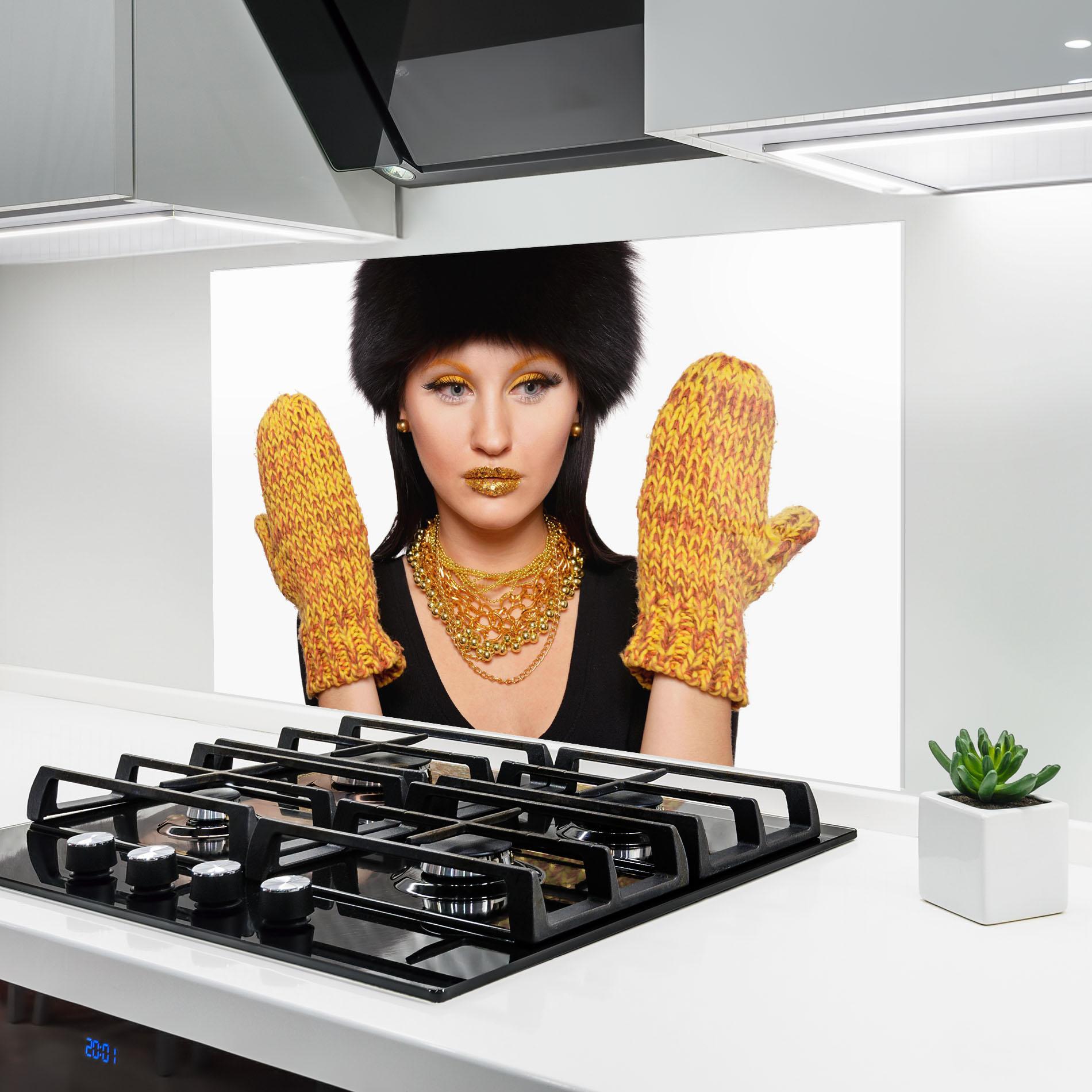 Стъклен панел за кухня Iteresting Gold Accessories mockup 6