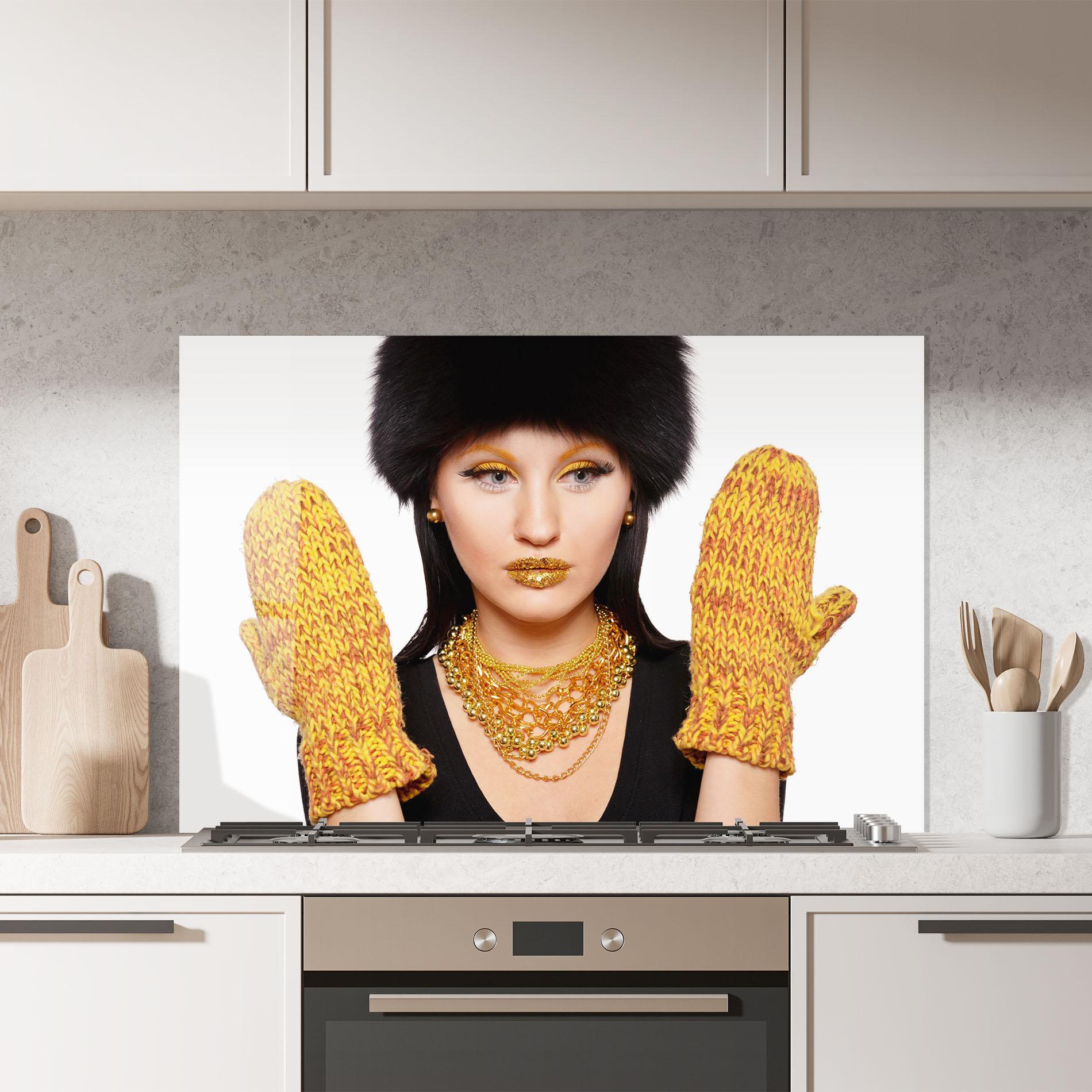 Стъклен панел за кухня Iteresting Gold Accessories mockup 7