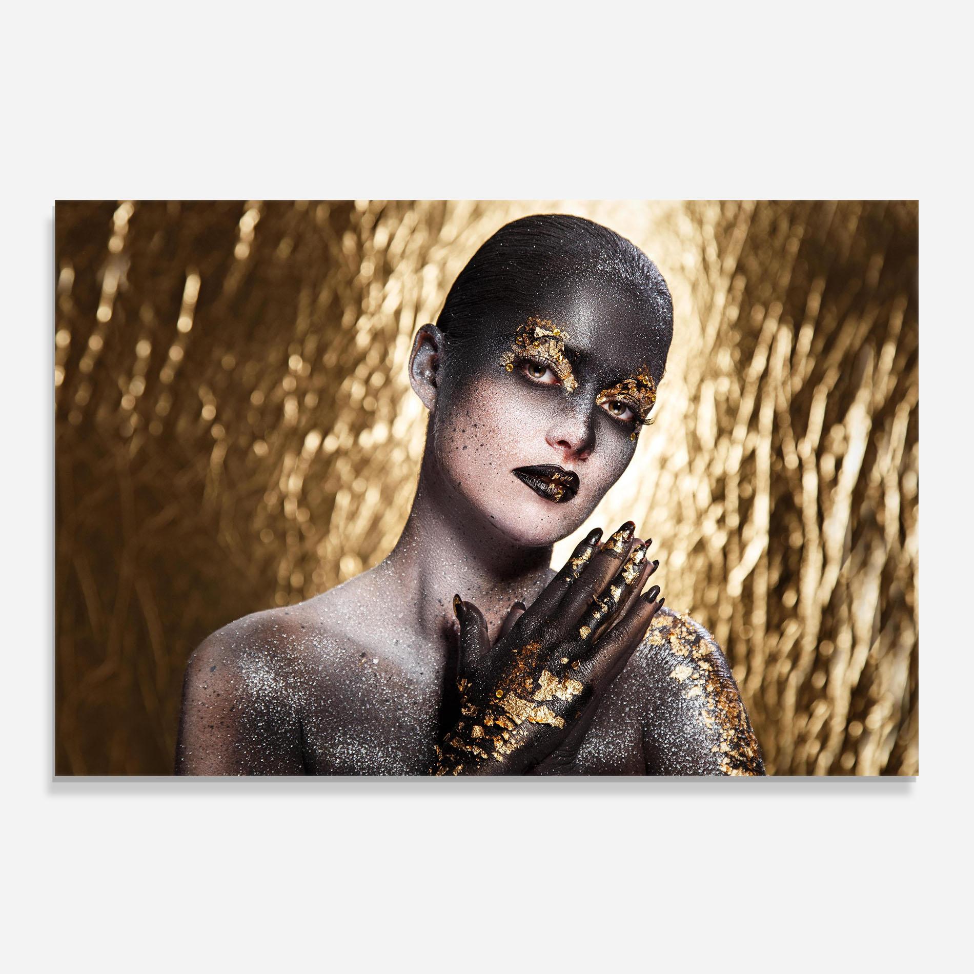 Стъклен панел за кухня Gold Artistic Makeup mockup 0