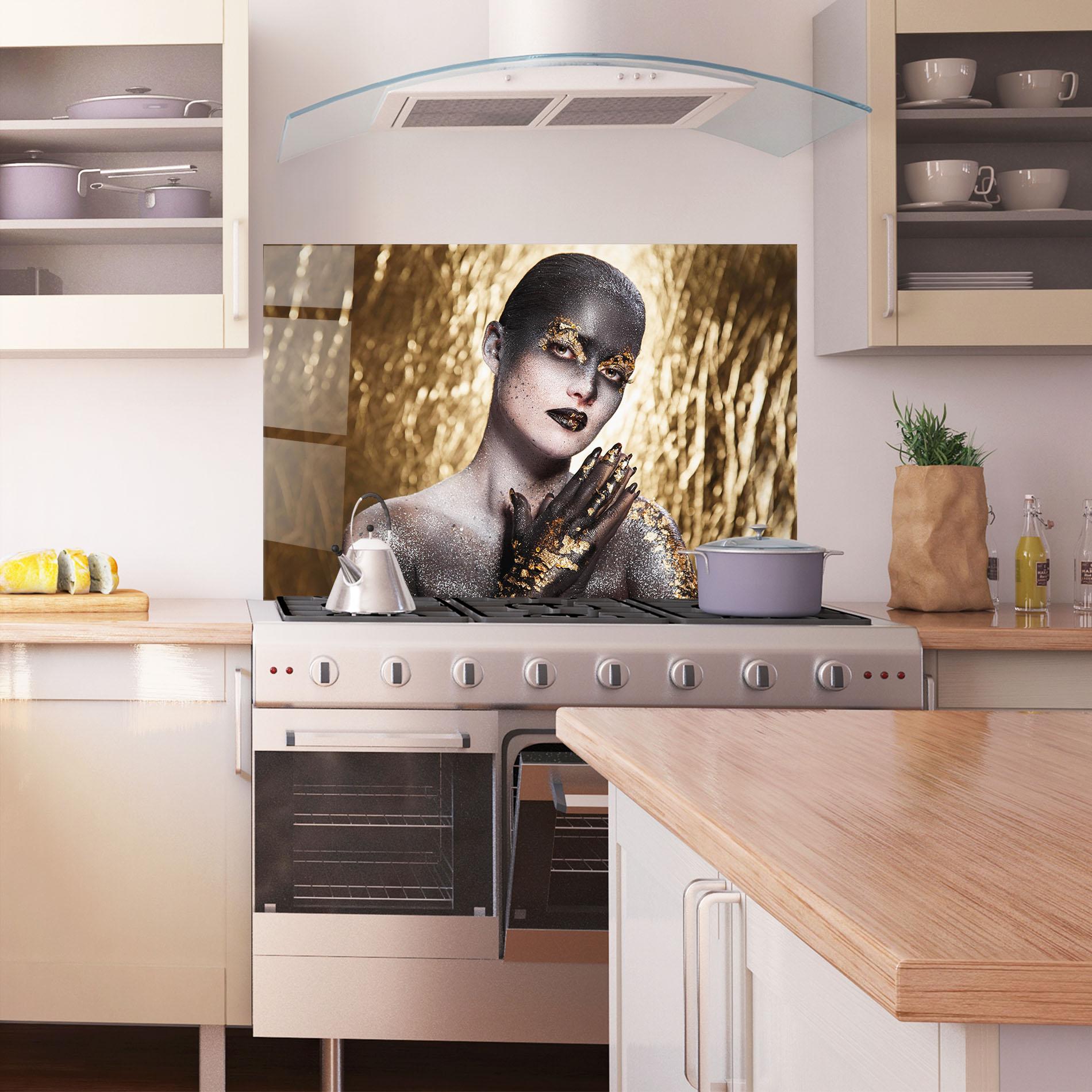 Стъклен панел за кухня Gold Artistic Makeup mockup 1