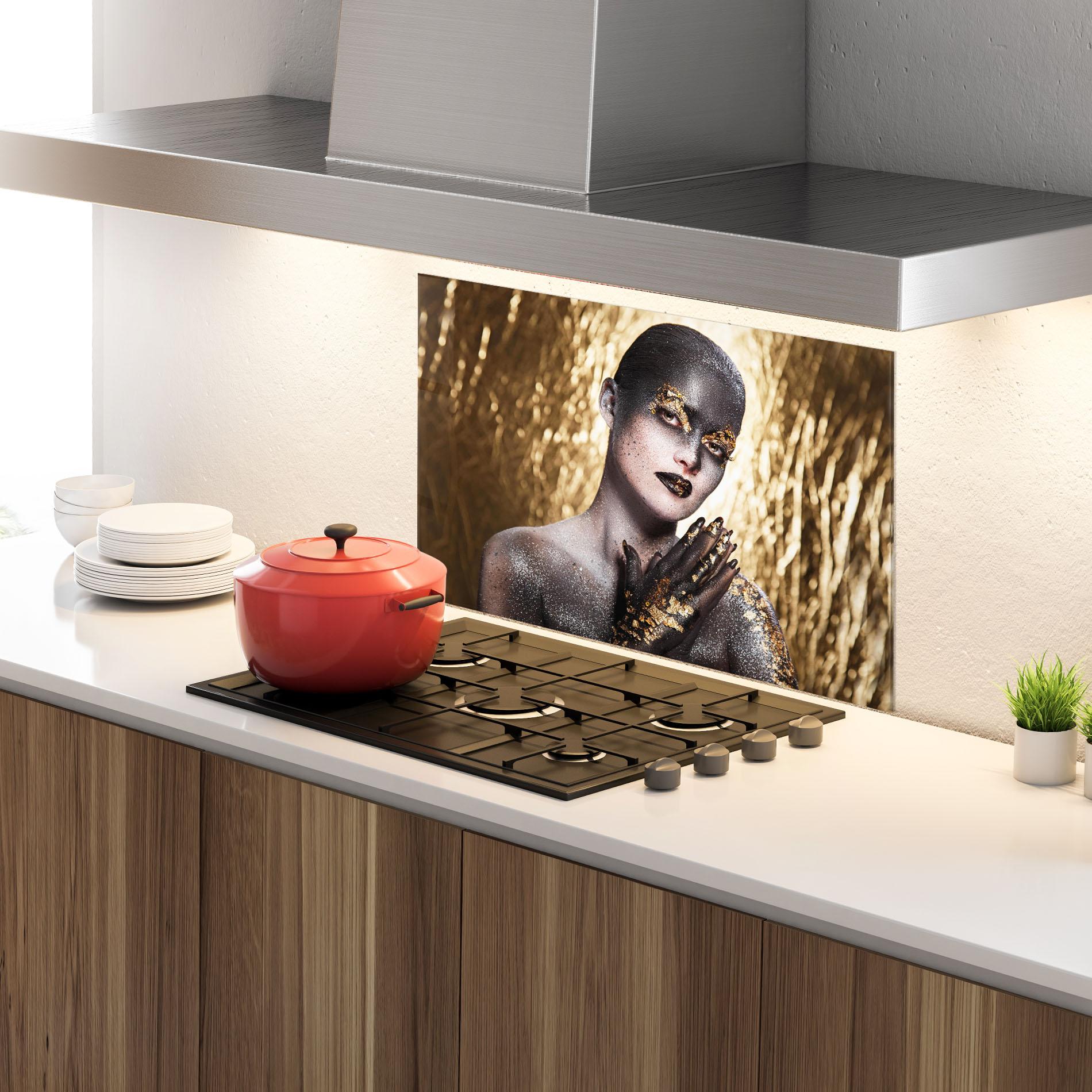 Стъклен панел за кухня Gold Artistic Makeup mockup 4