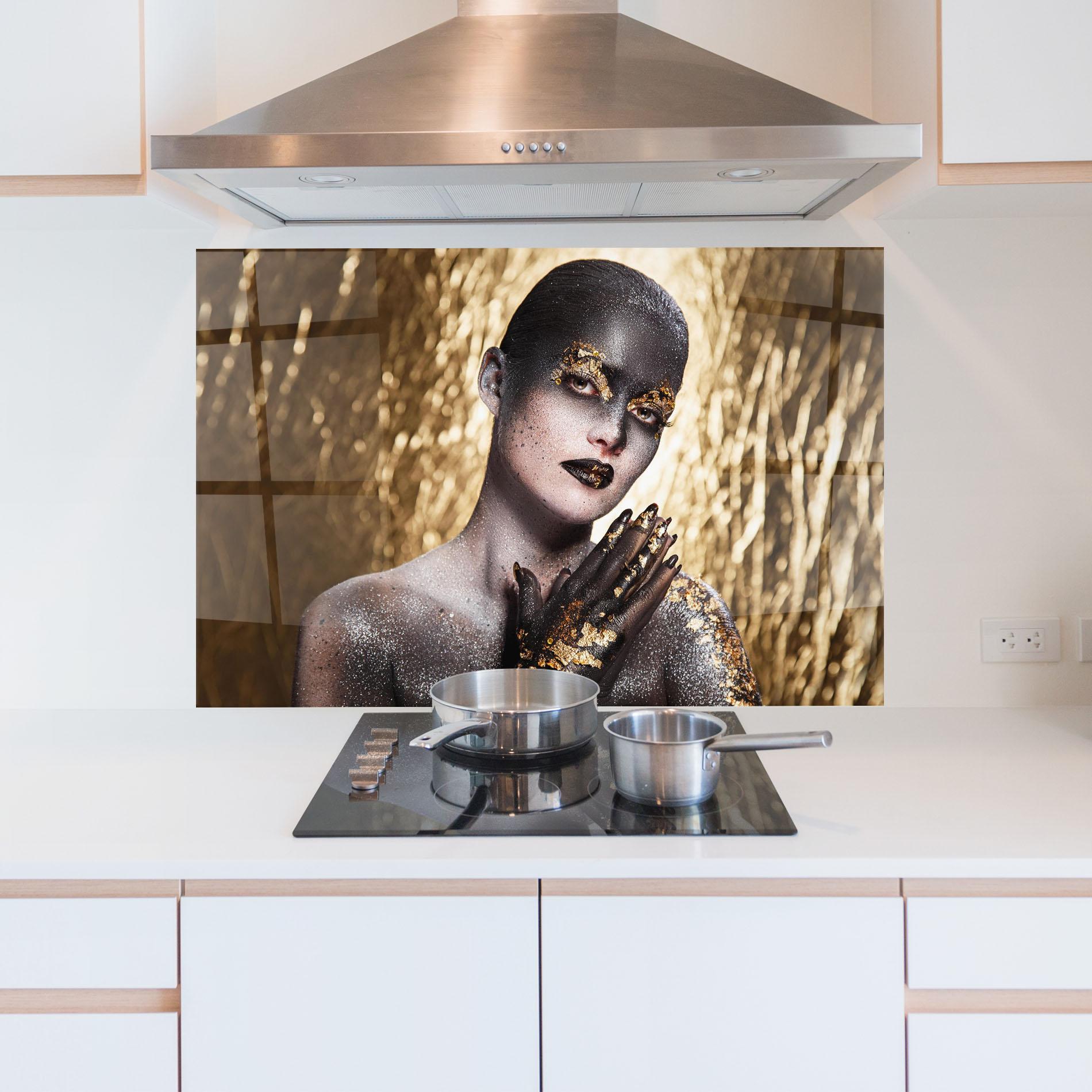Стъклен панел за кухня Gold Artistic Makeup mockup 5