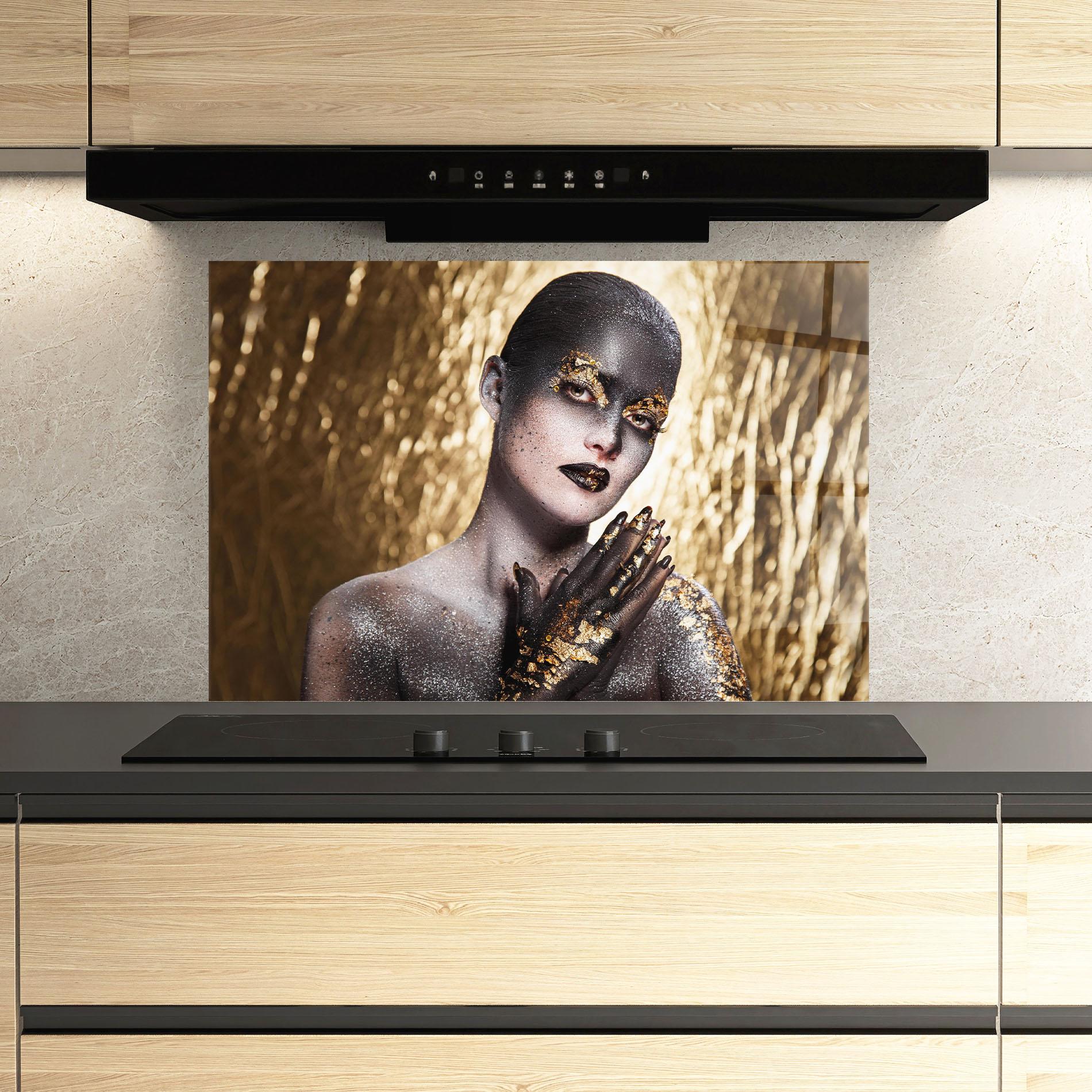 Стъклен панел за кухня Gold Artistic Makeup mockup 3