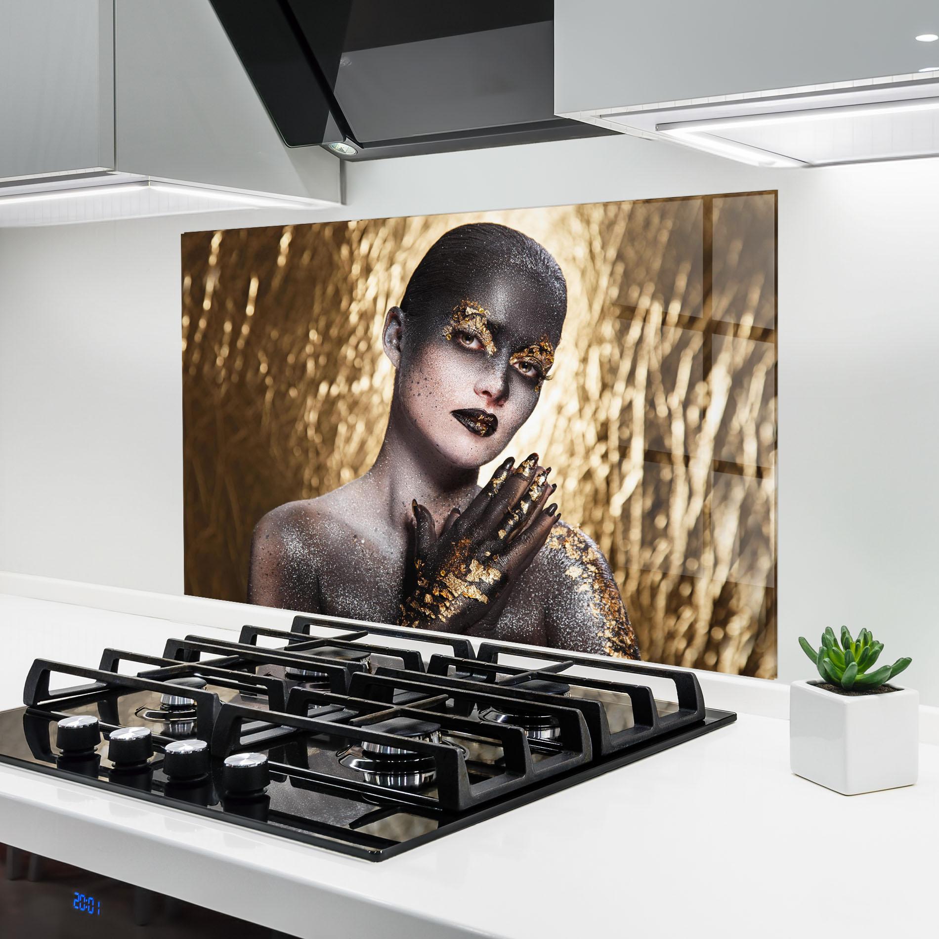 Стъклен панел за кухня Gold Artistic Makeup mockup 6