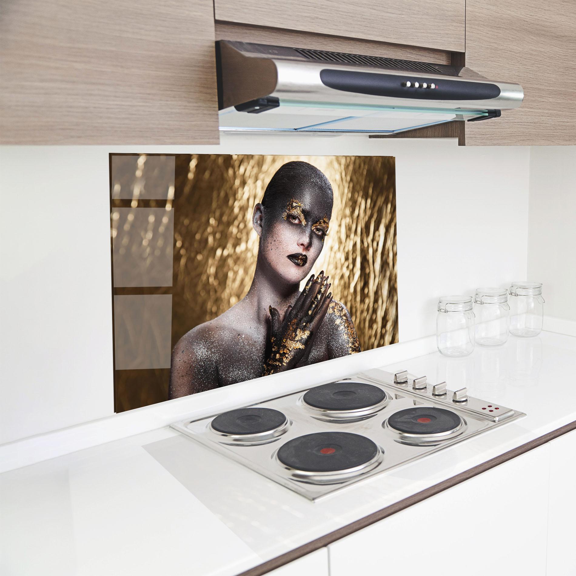 Стъклен панел за кухня Gold Artistic Makeup mockup 8