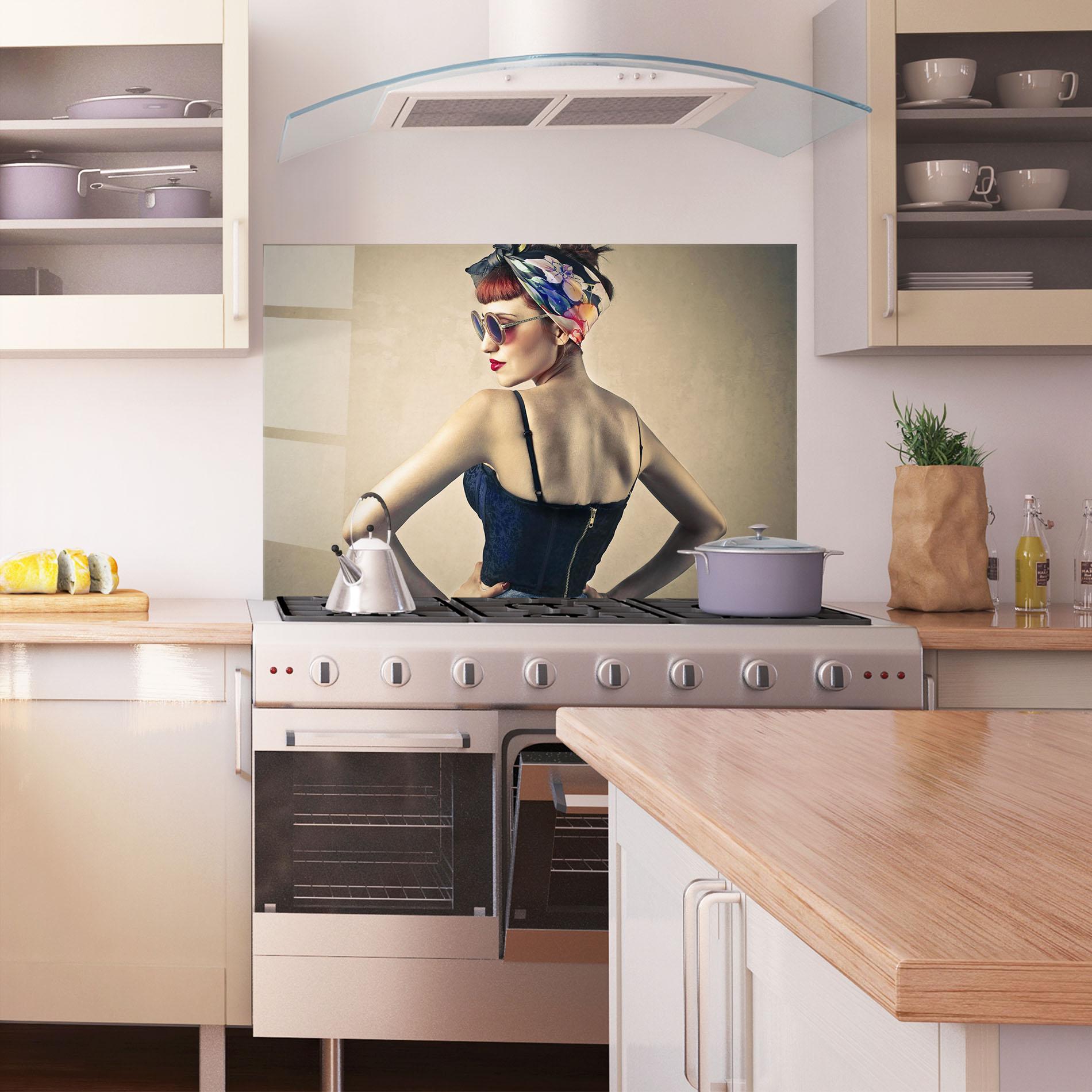 Стъклен панел за кухня Pin Up Girl mockup 1