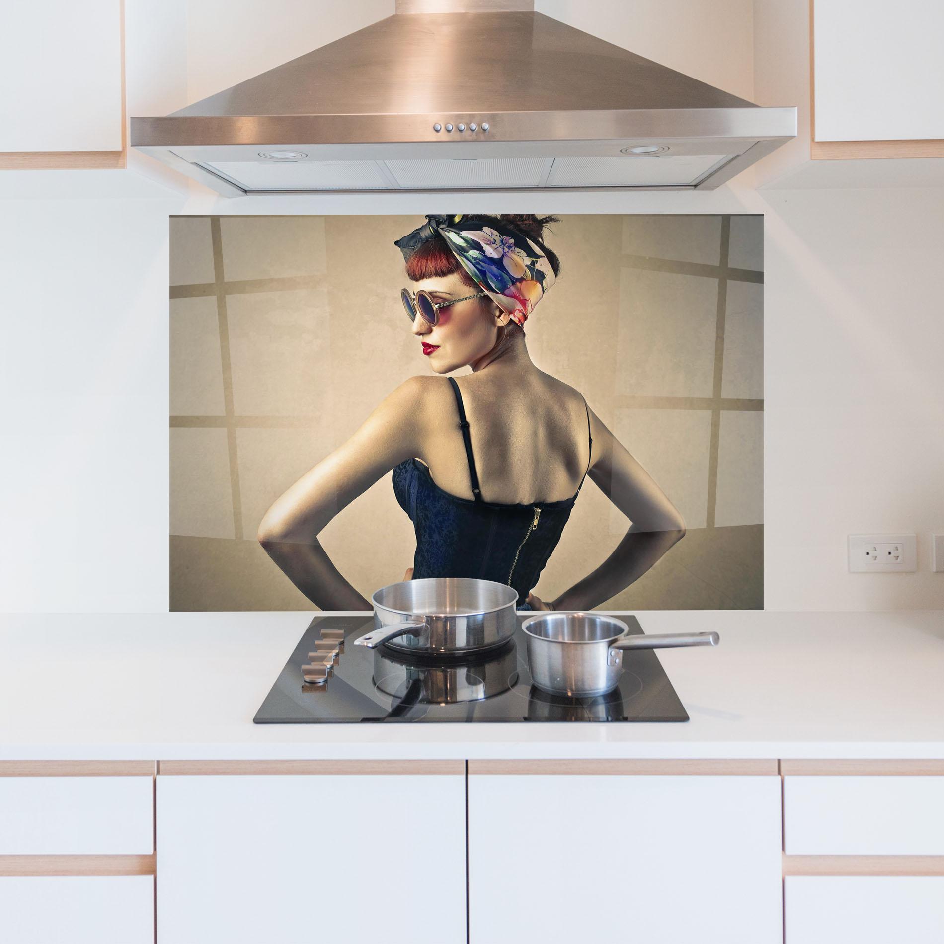 Стъклен панел за кухня Pin Up Girl mockup 5