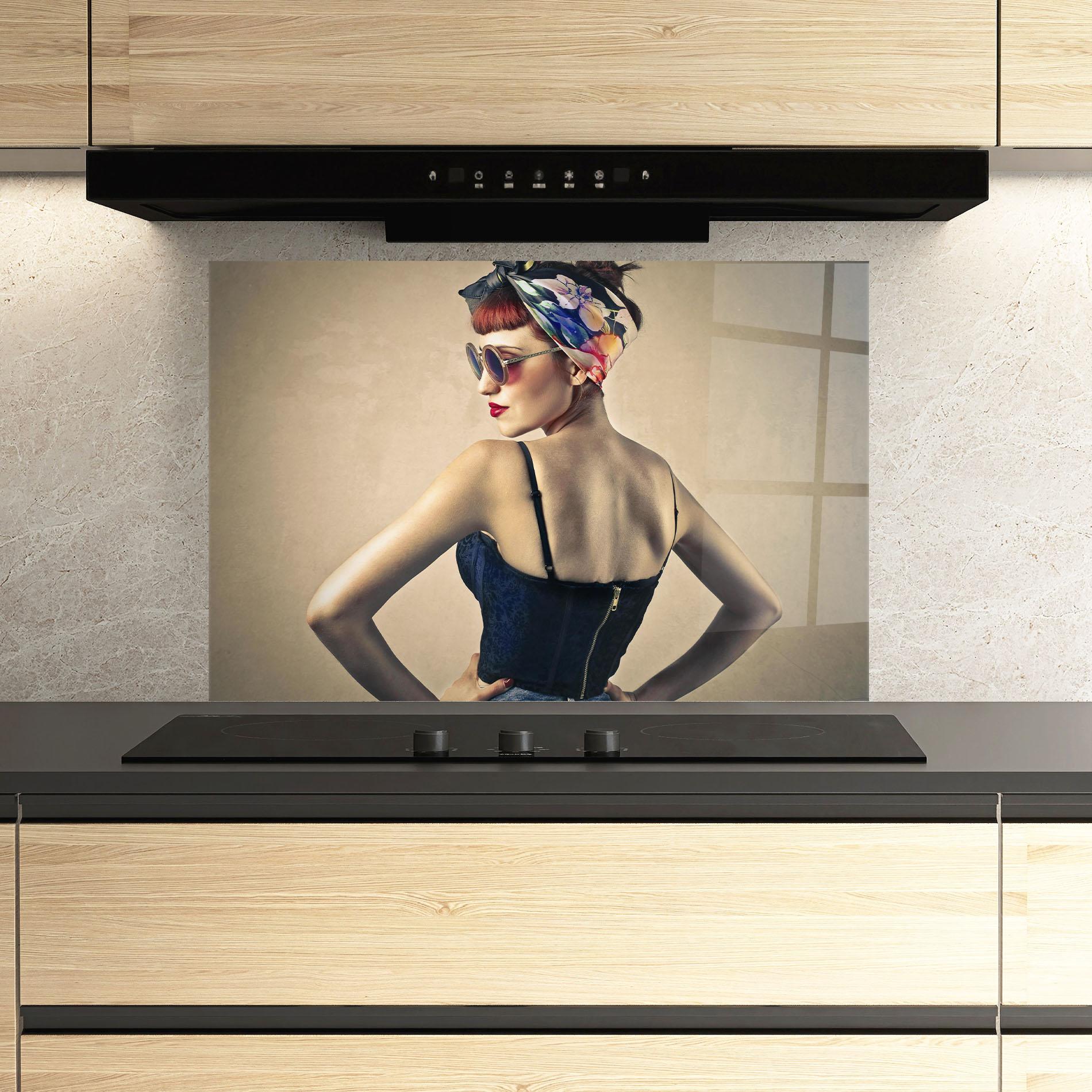 Стъклен панел за кухня Pin Up Girl mockup 3