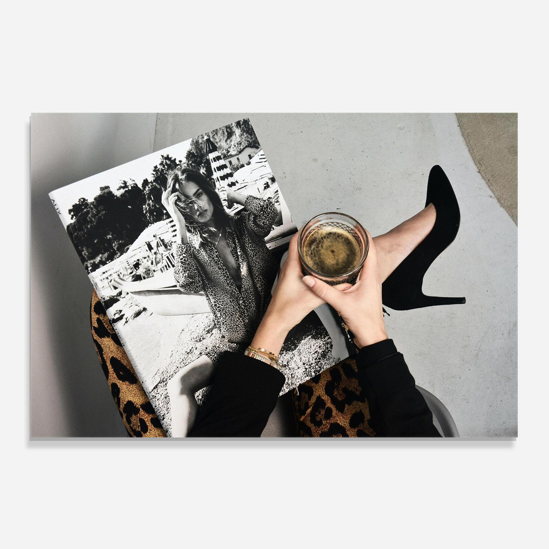 Стъклен панел за кухня Black Shoes Holding Coffee mockup 0