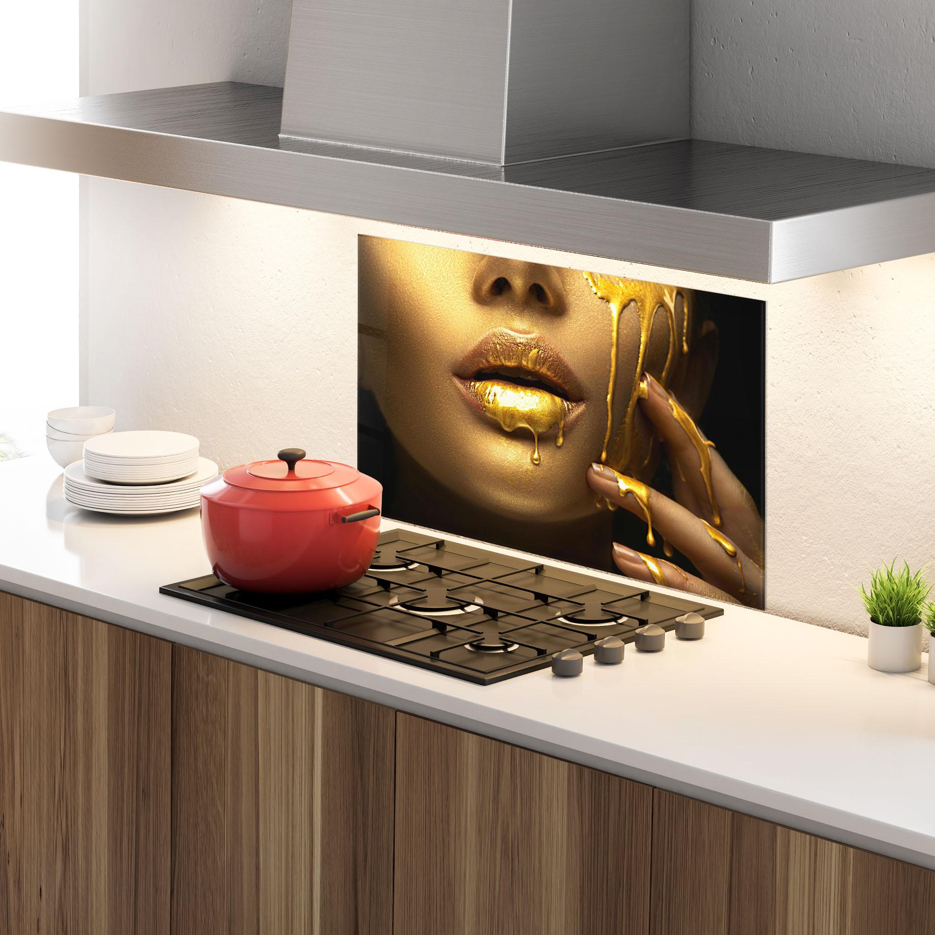 Стъклен панел за кухня Golden Lips mockup 4
