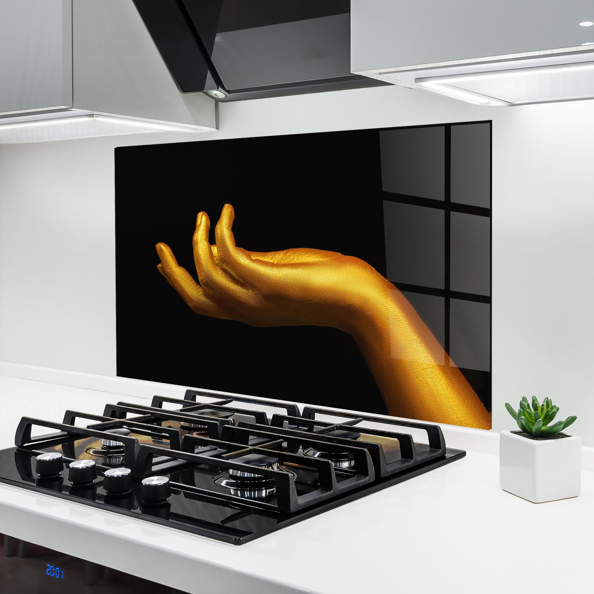 Стъклен панел за кухня Strong Gold Hand mockup 6