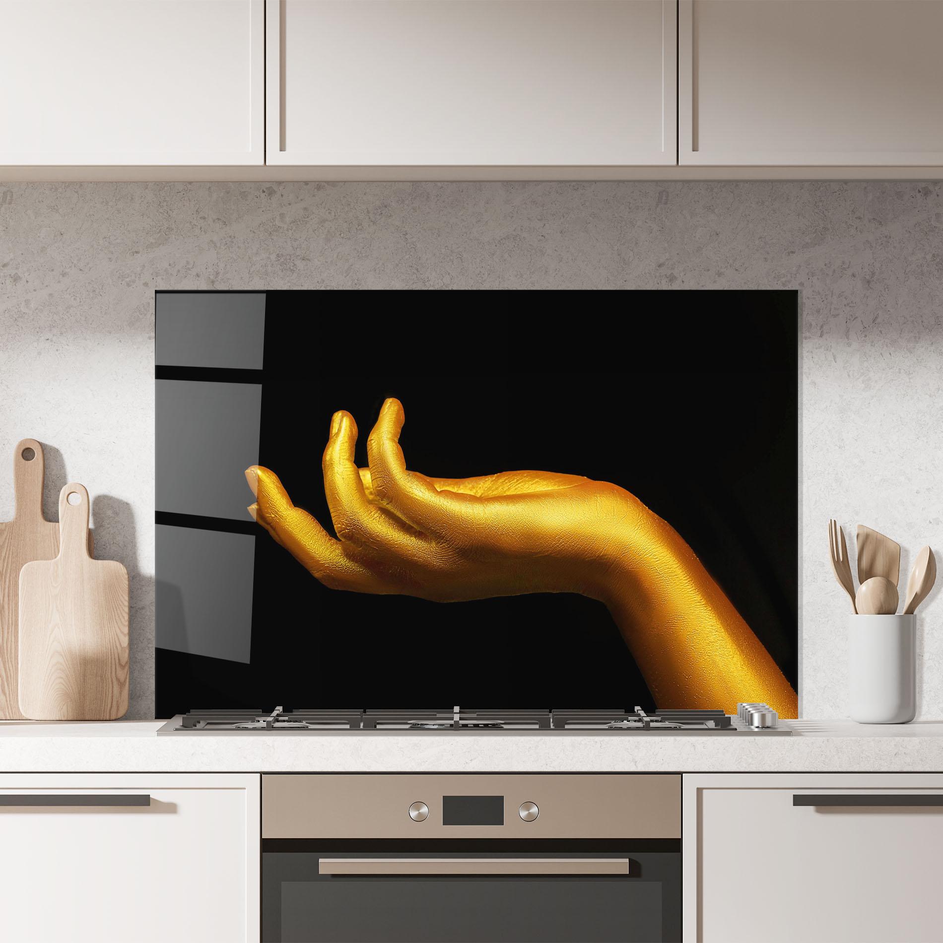 Стъклен панел за кухня Strong Gold Hand mockup 7