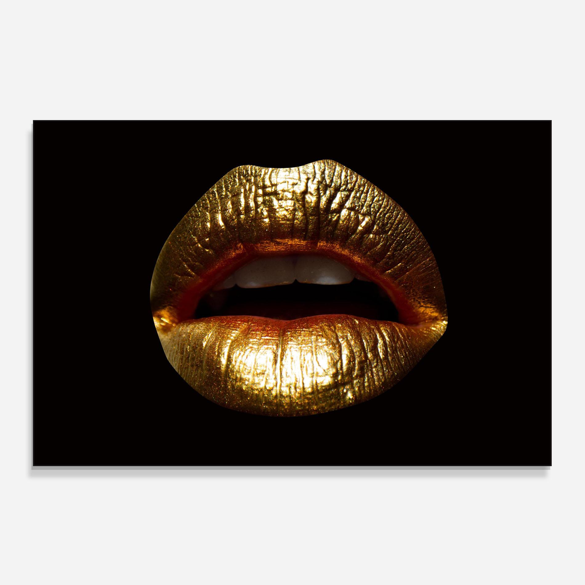 Стъклен панел за кухня Pretty Gold Lips mockup 0