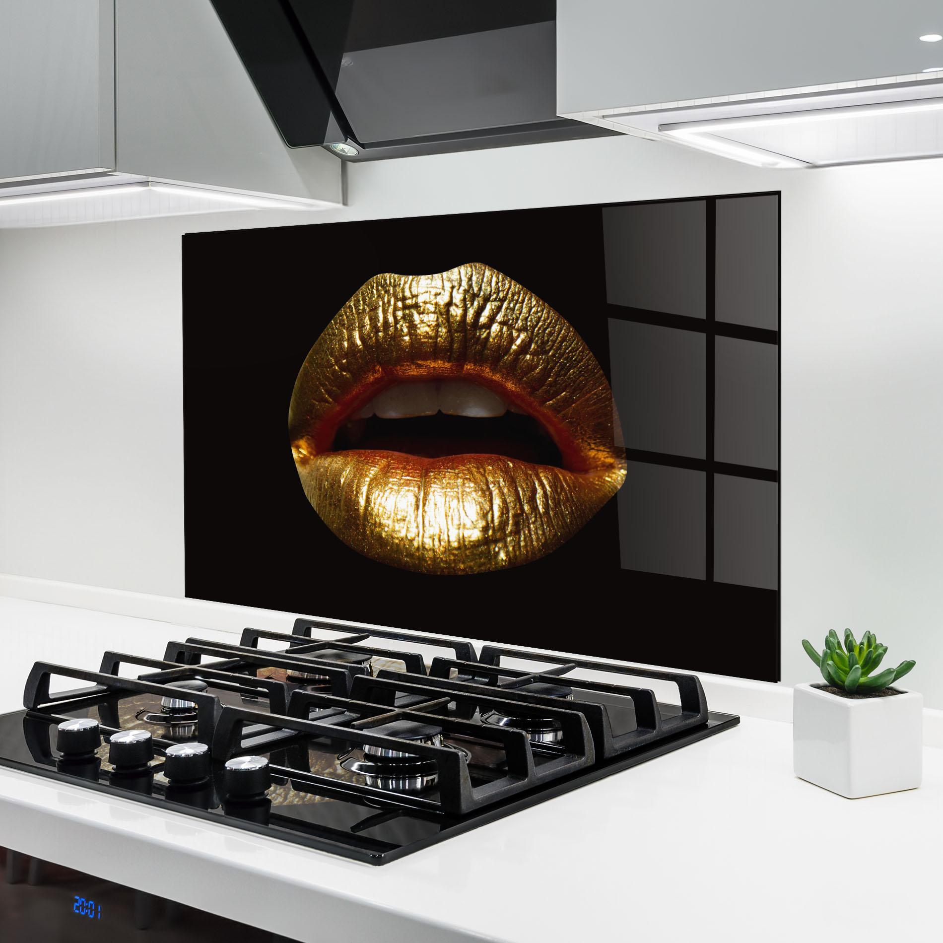 Стъклен панел за кухня Pretty Gold Lips mockup 6