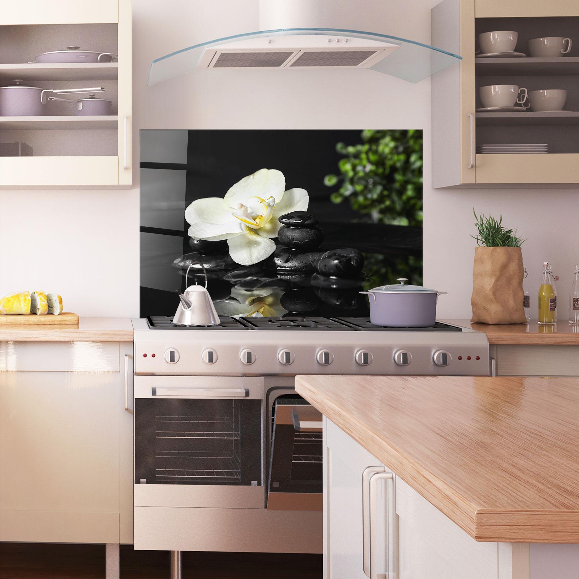 Стъклен панел за кухня White Spa Flower mockup 1