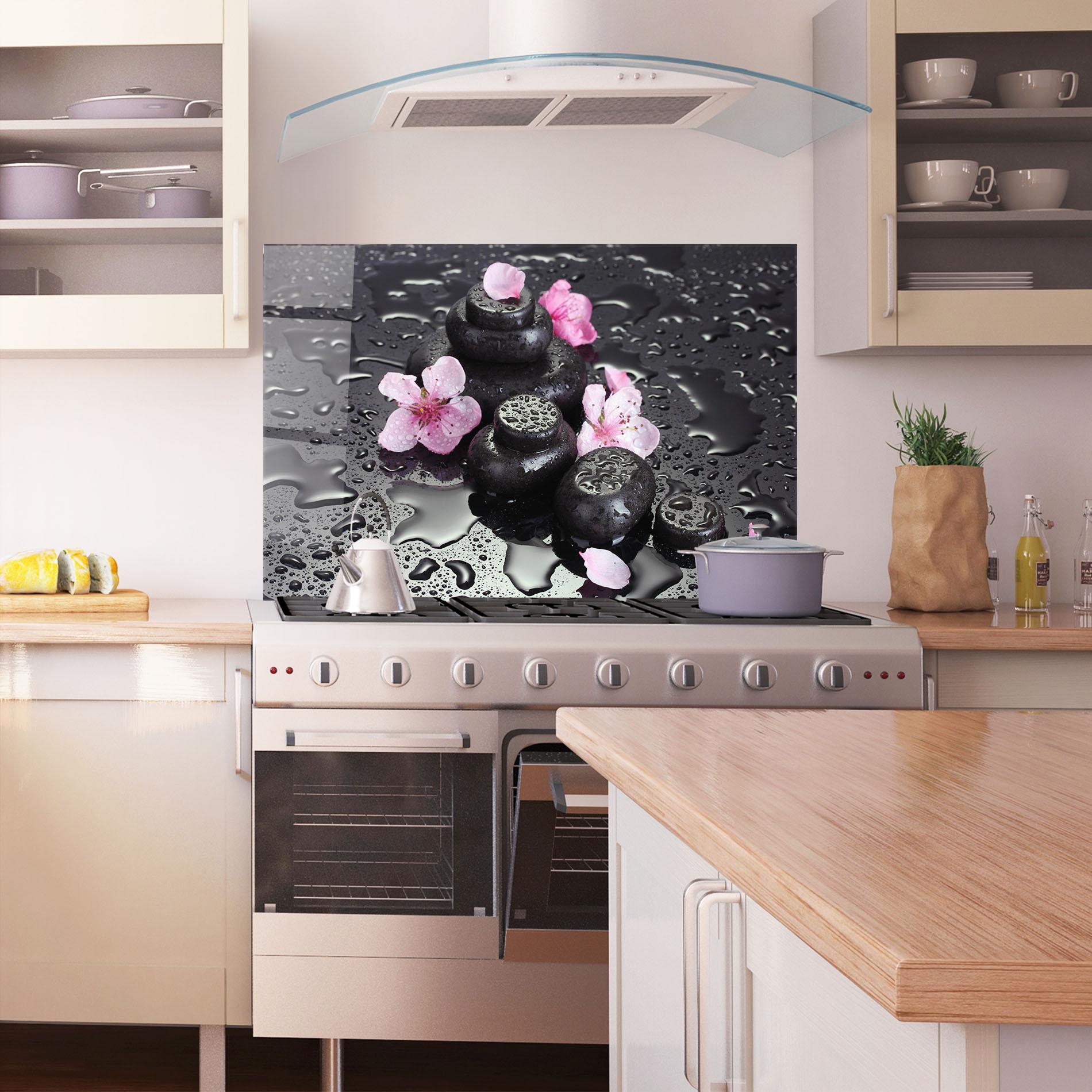 Стъклен панел за кухня Pretty Flower Stones mockup 1