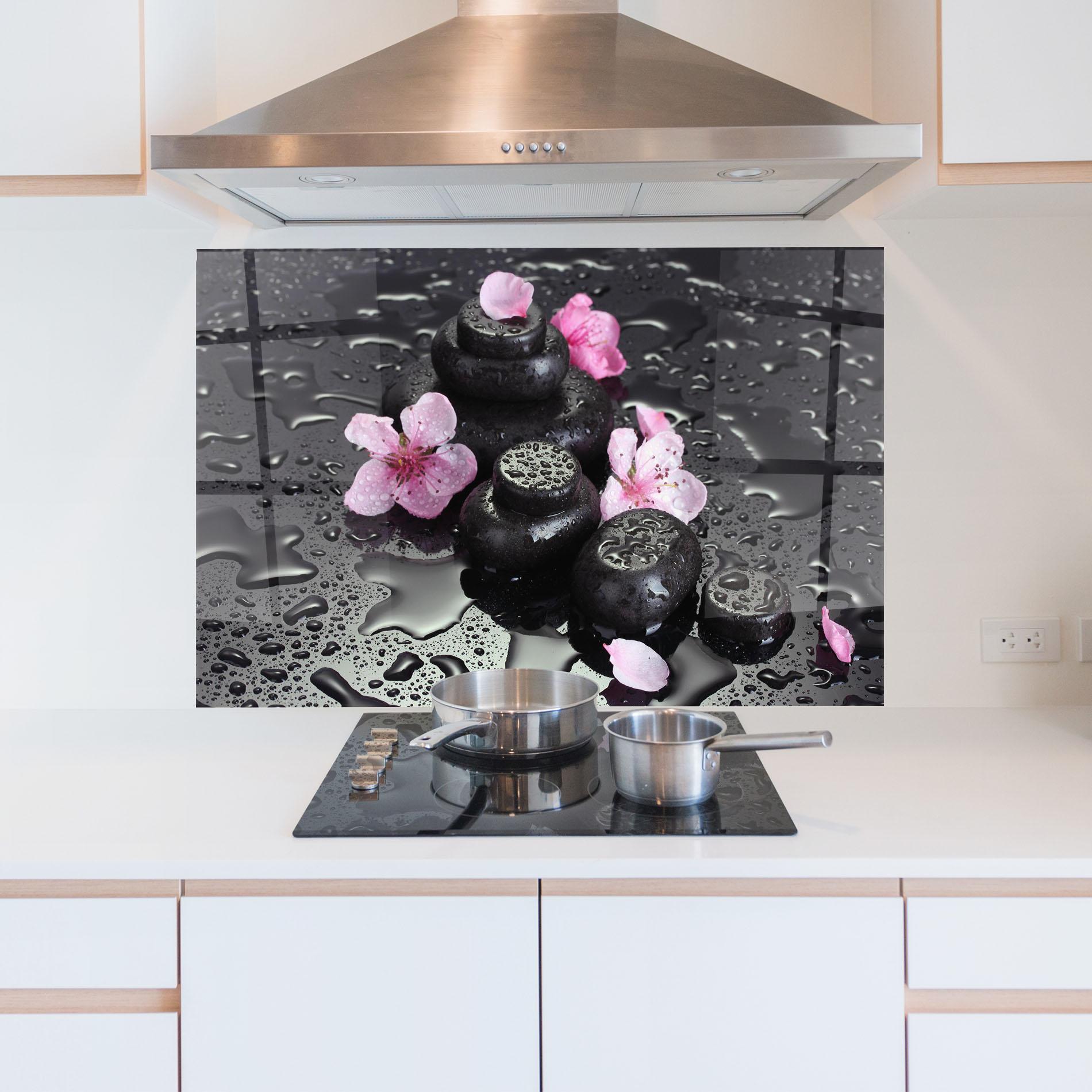 Стъклен панел за кухня Pretty Flower Stones mockup 5