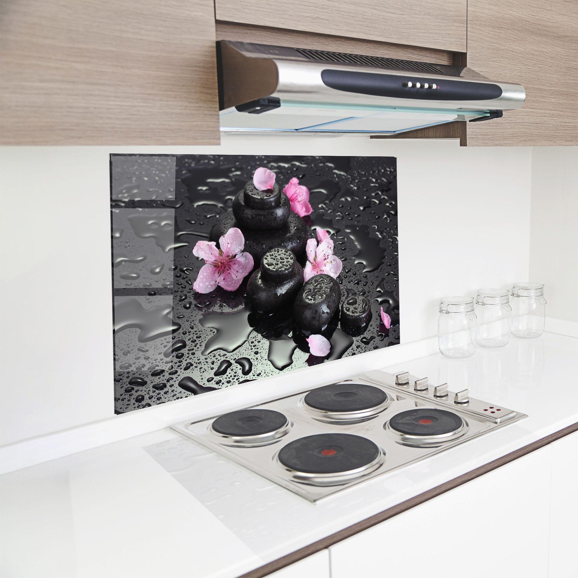 Стъклен панел за кухня Pretty Flower Stones mockup 8