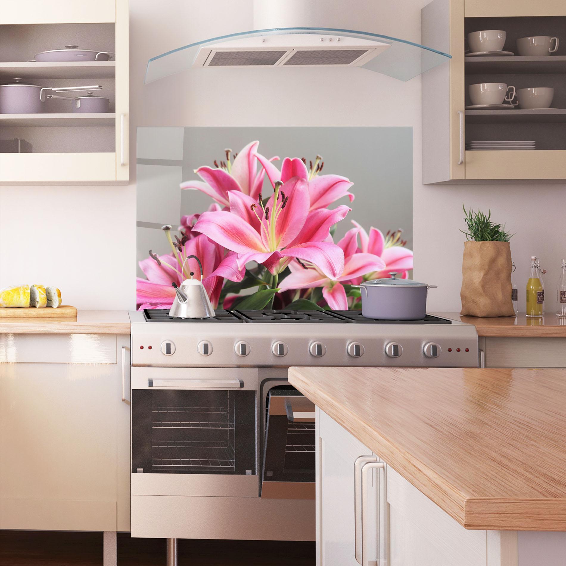 Стъклен панел за кухня Light Pink Lily View mockup 1