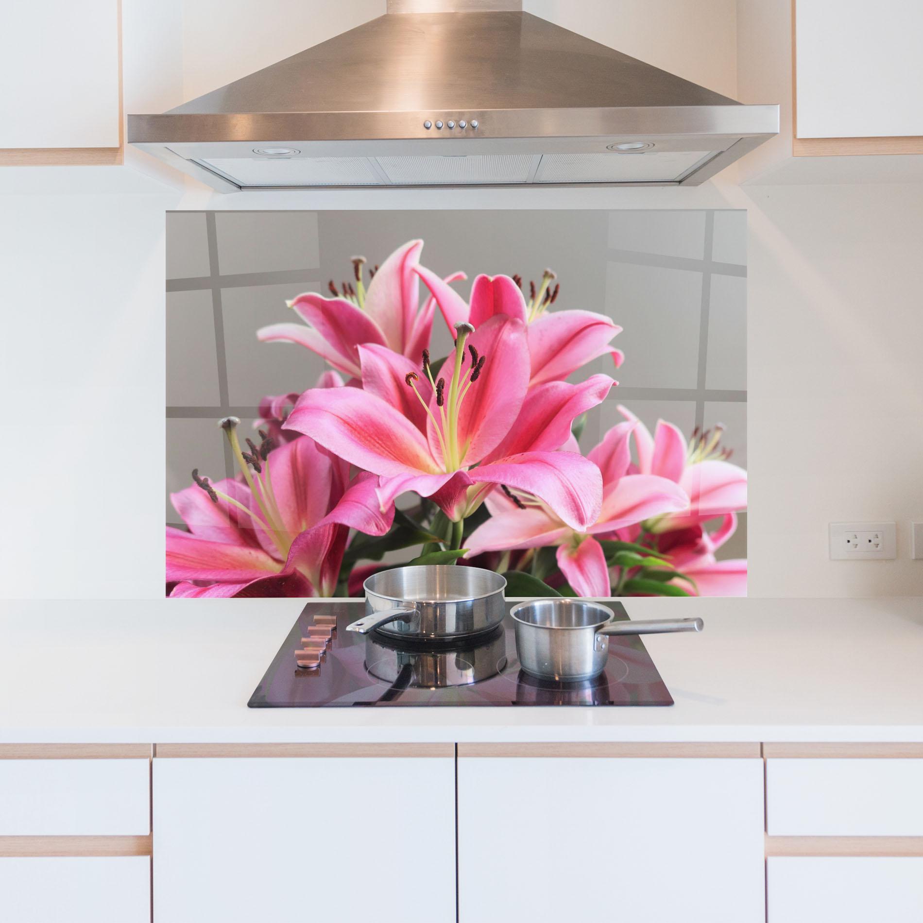 Стъклен панел за кухня Light Pink Lily View mockup 5