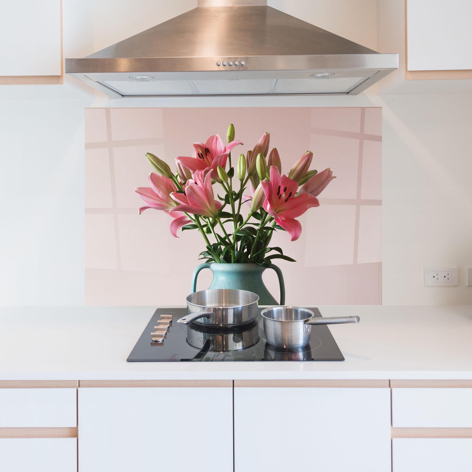 Стъклен панел за кухня Pink Lily In Vase mockup 5
