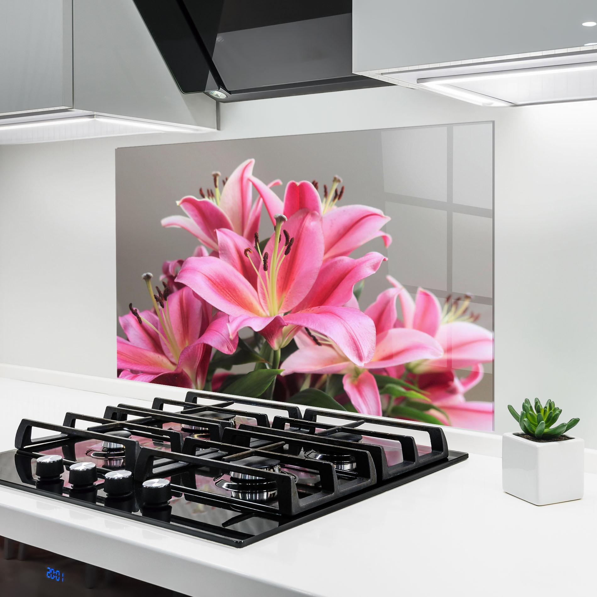 Стъклен панел за кухня Light Pink Lily View mockup 6