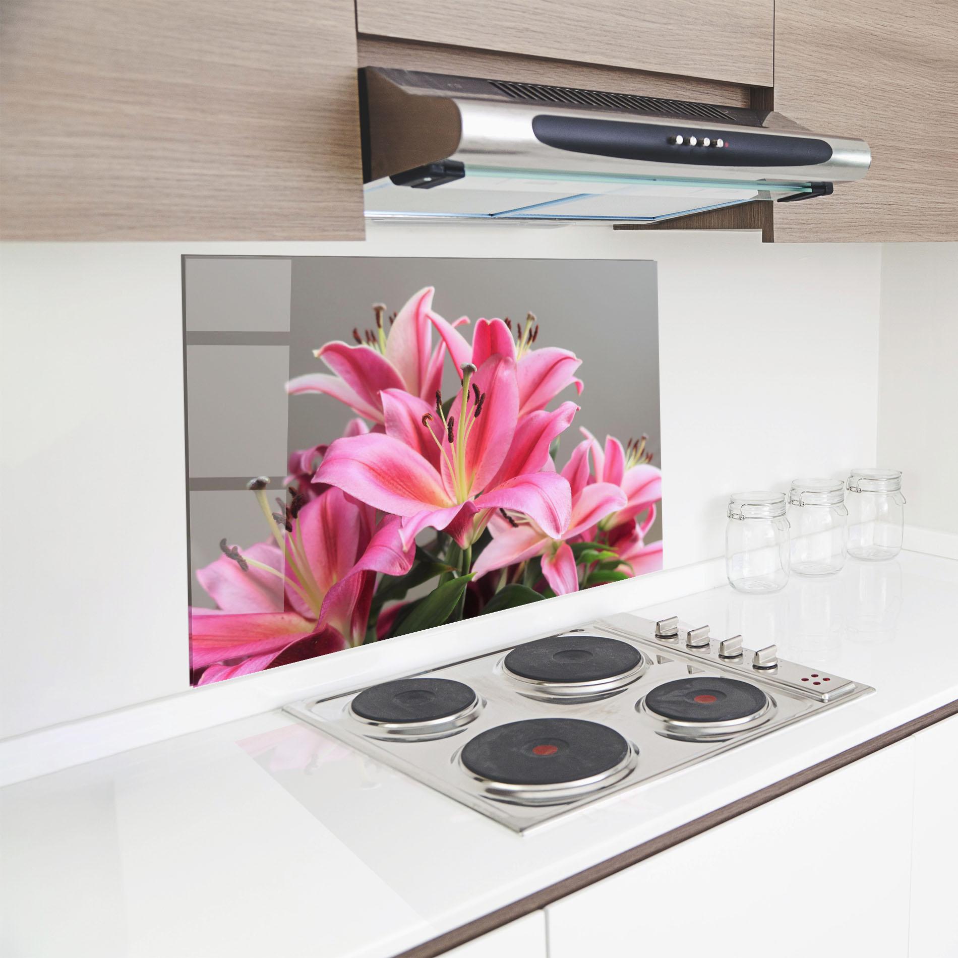 Стъклен панел за кухня Light Pink Lily View mockup 8