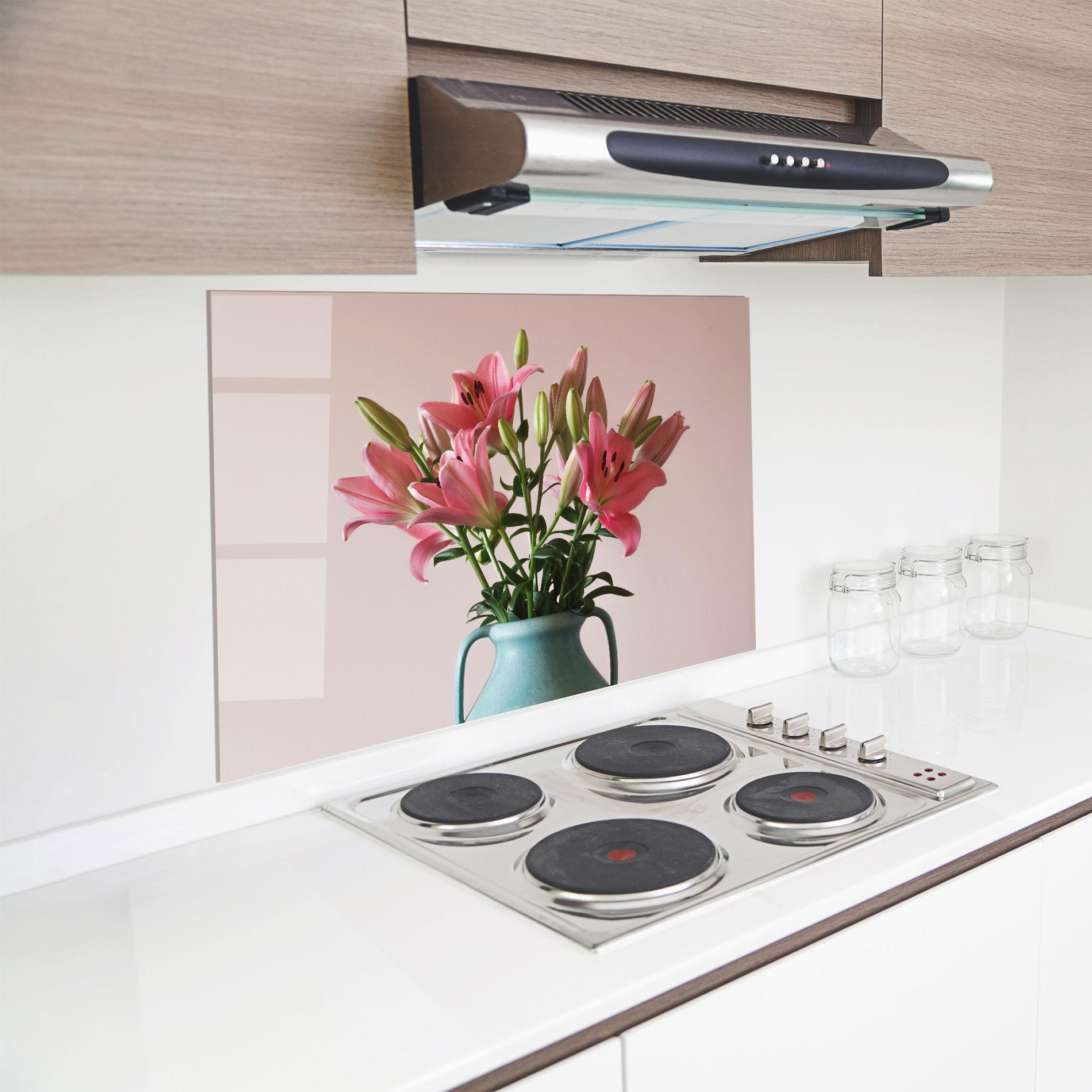 Стъклен панел за кухня Pink Lily In Vase mockup 8
