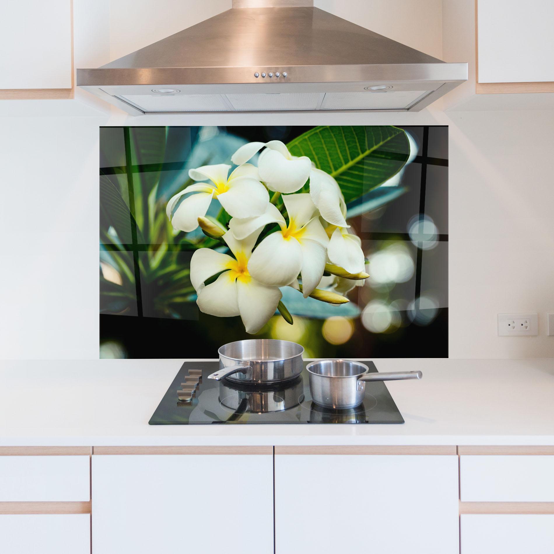 Стъклен панел за кухня Beautiful White Exotic mockup 5