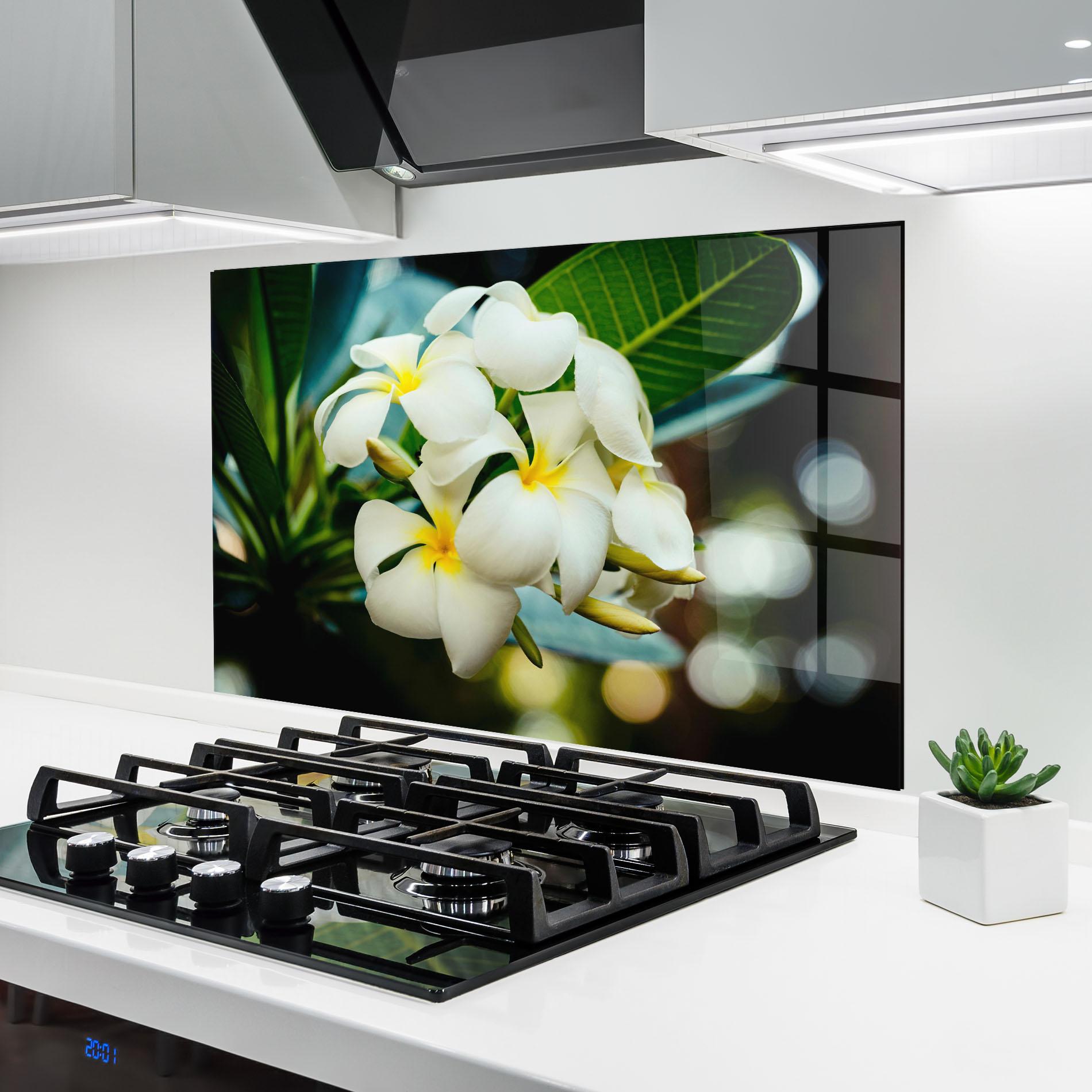 Стъклен панел за кухня Beautiful White Exotic mockup 6