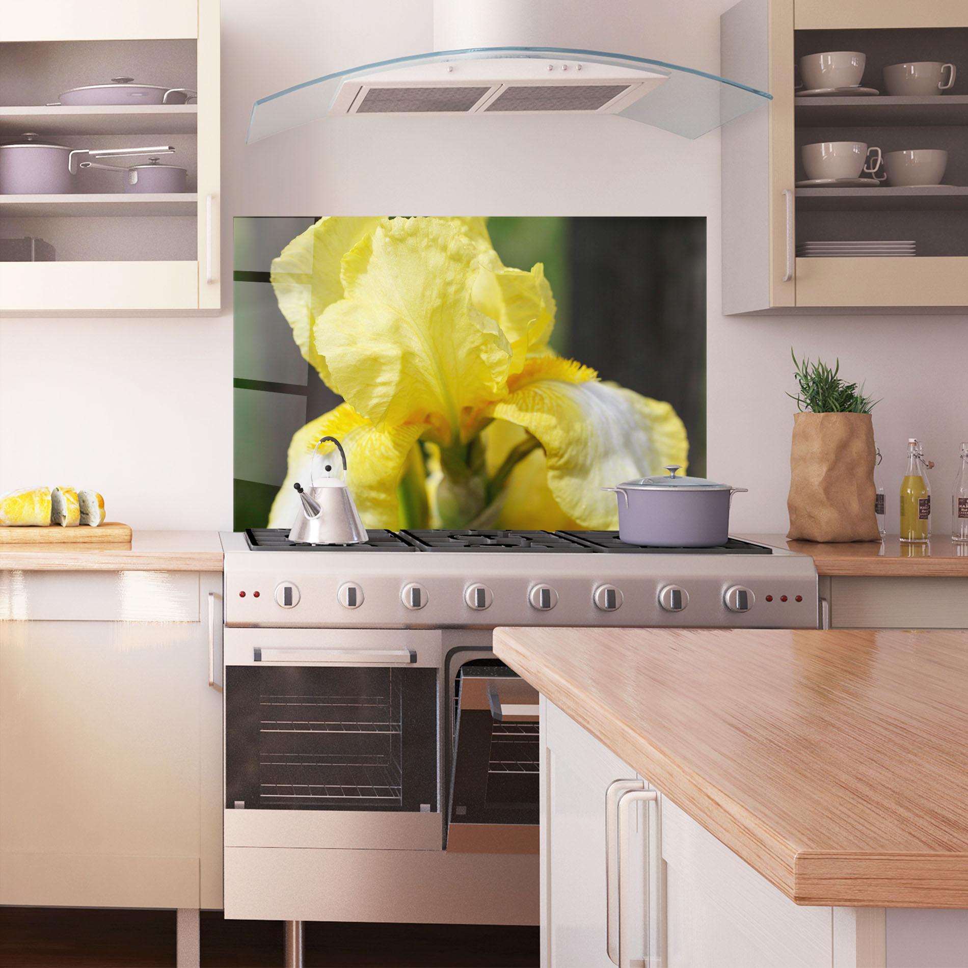 Стъклен панел за кухня Garden Yellow Iris mockup 1