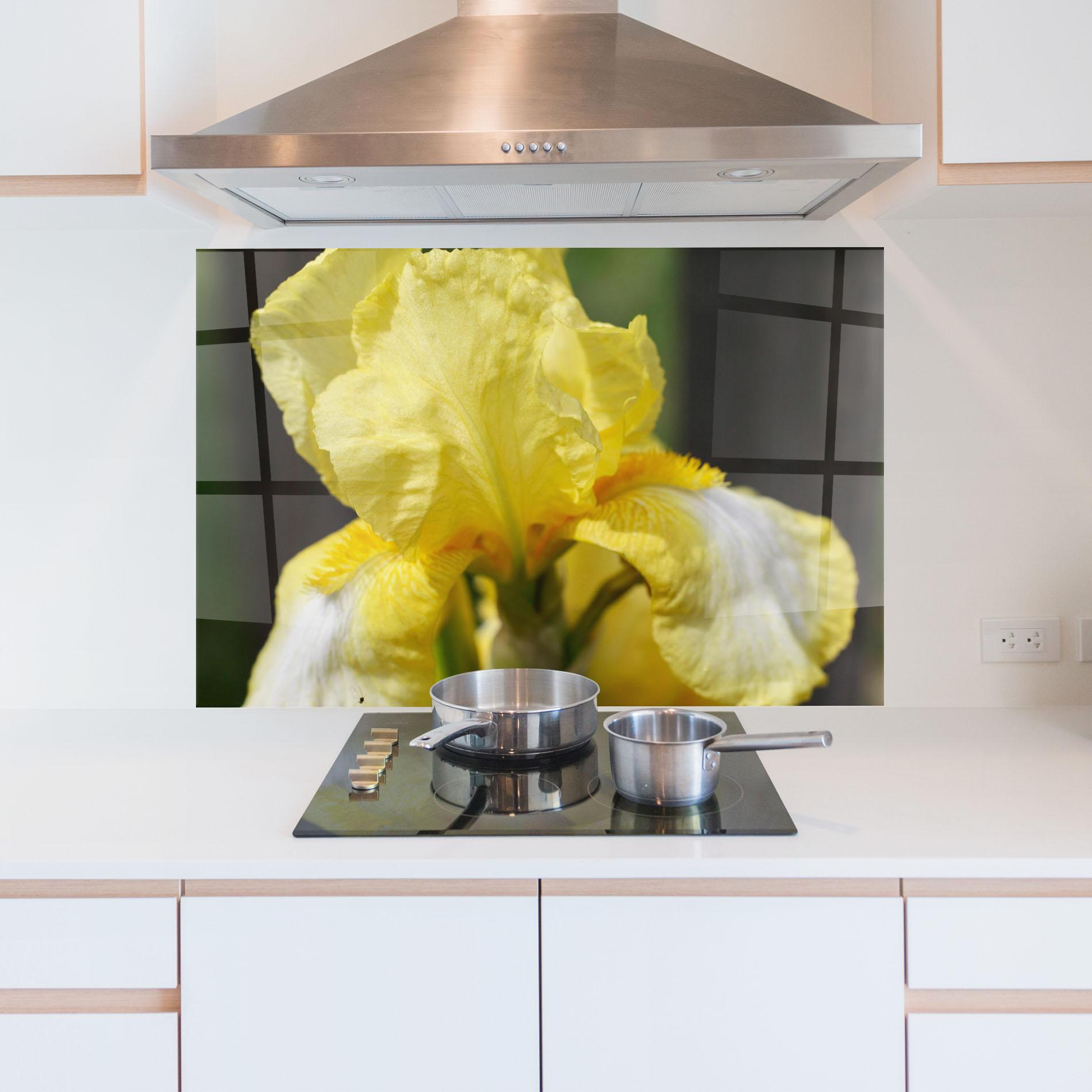 Стъклен панел за кухня Garden Yellow Iris mockup 5